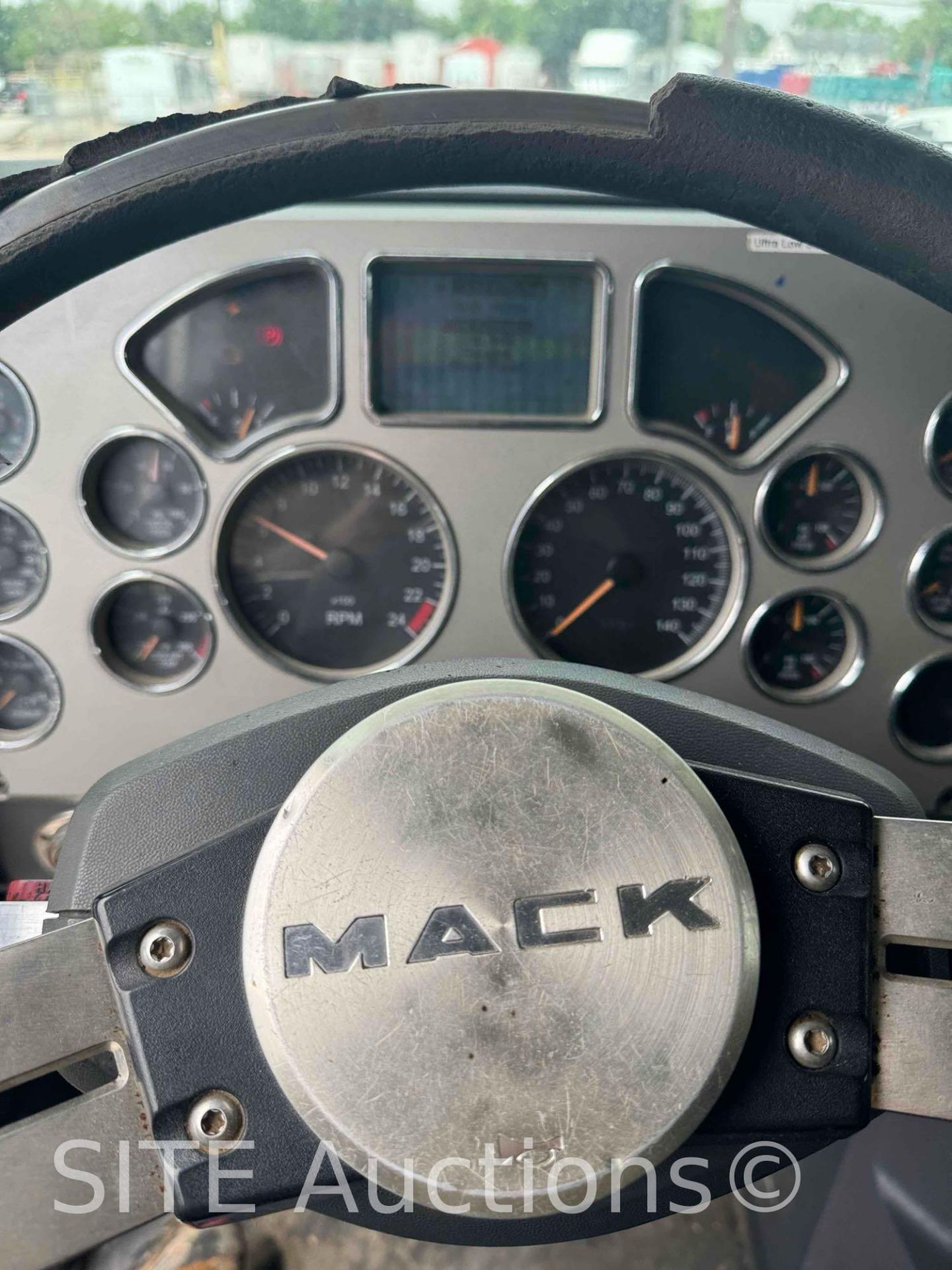 2014 Mack CHU613 T/A Sleeper Truck Tractor - Image 39 of 41