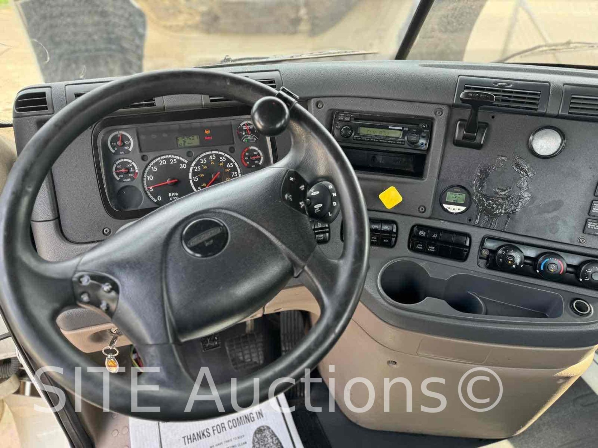 2015 Freightliner Cascadia T/A Daycab Truck Tractor - Image 17 of 18