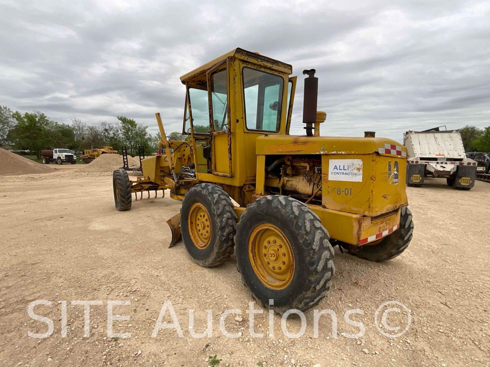 John Deere 570 Motor Grader - Image 8 of 34