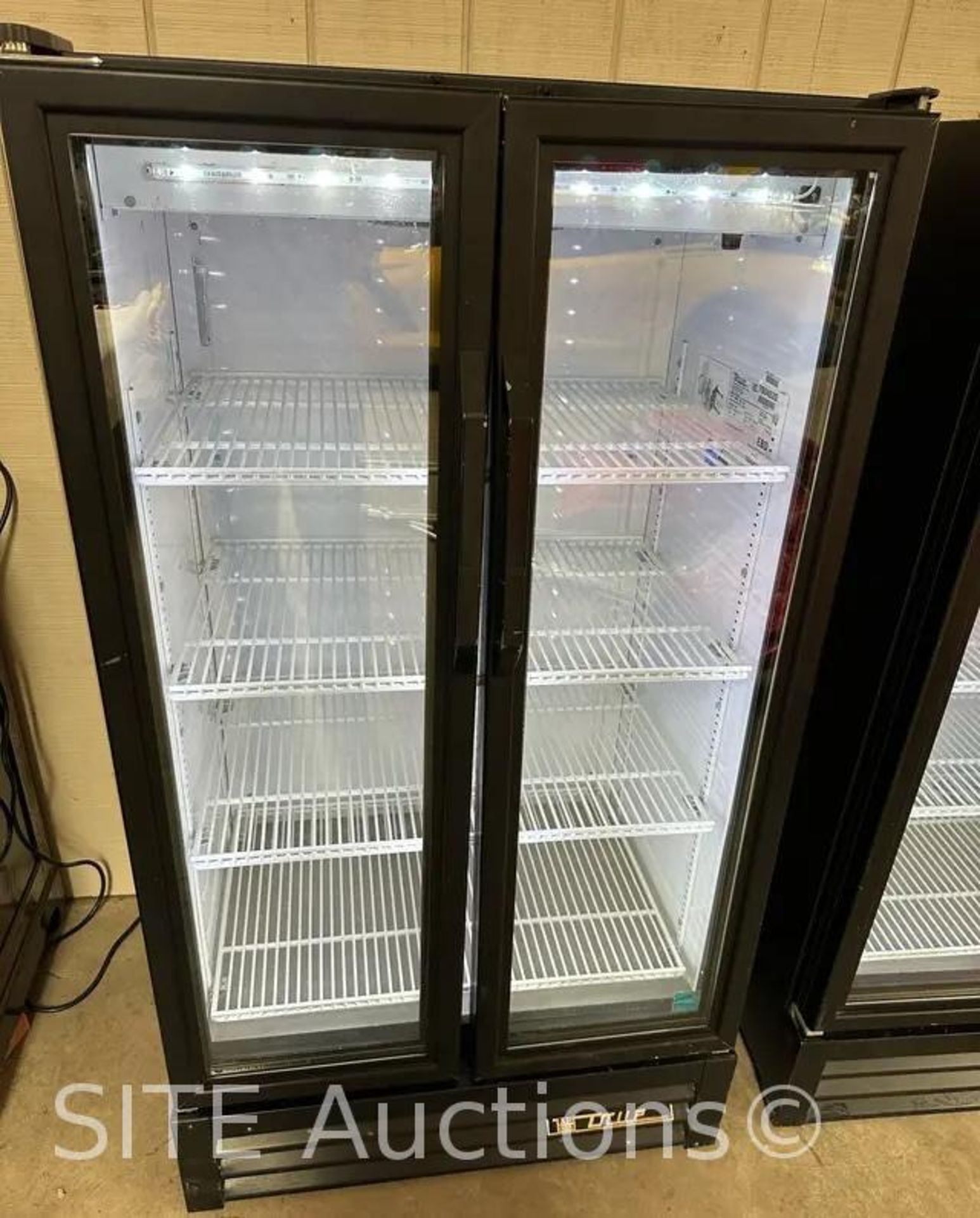 True Refrigerator - Image 2 of 3