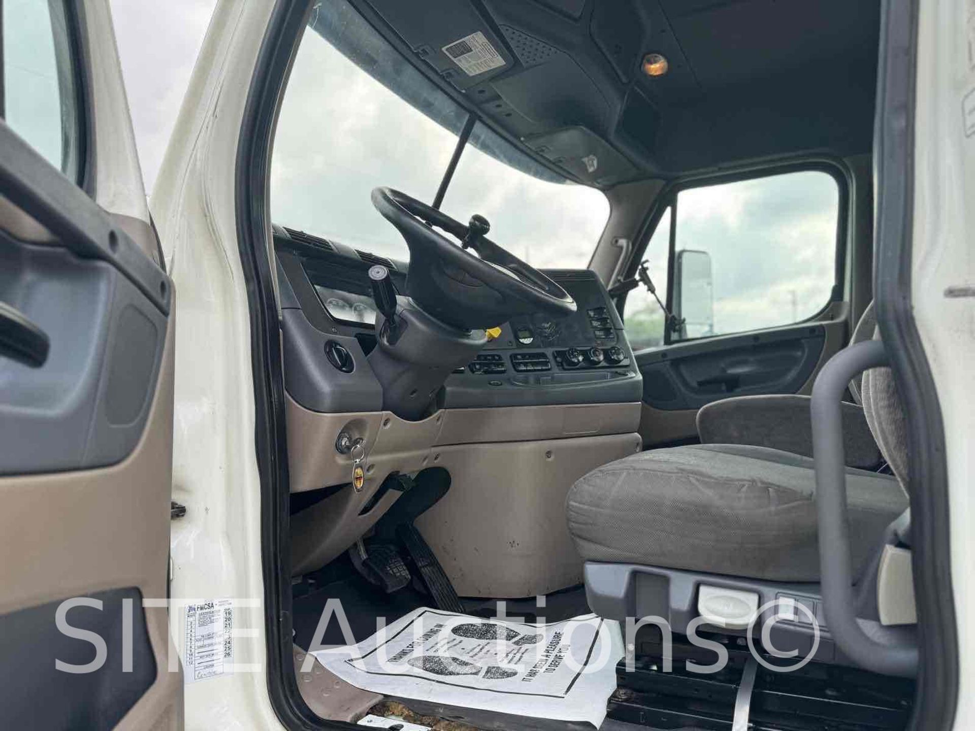 2015 Freightliner Cascadia T/A Daycab Truck Tractor - Image 15 of 18