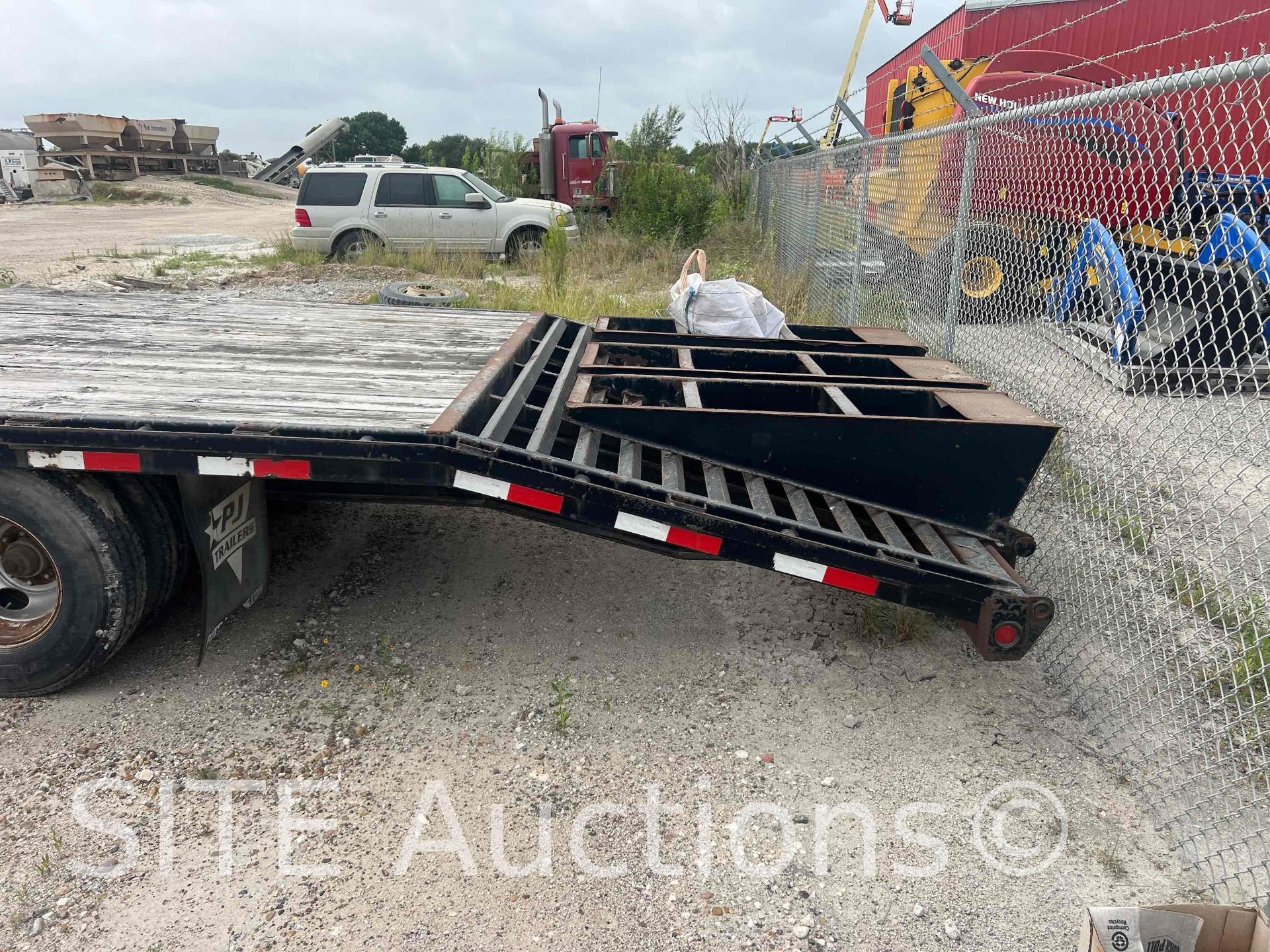 Gooseneck T/A Flatbed Trailer w/ Ramps - Image 6 of 11