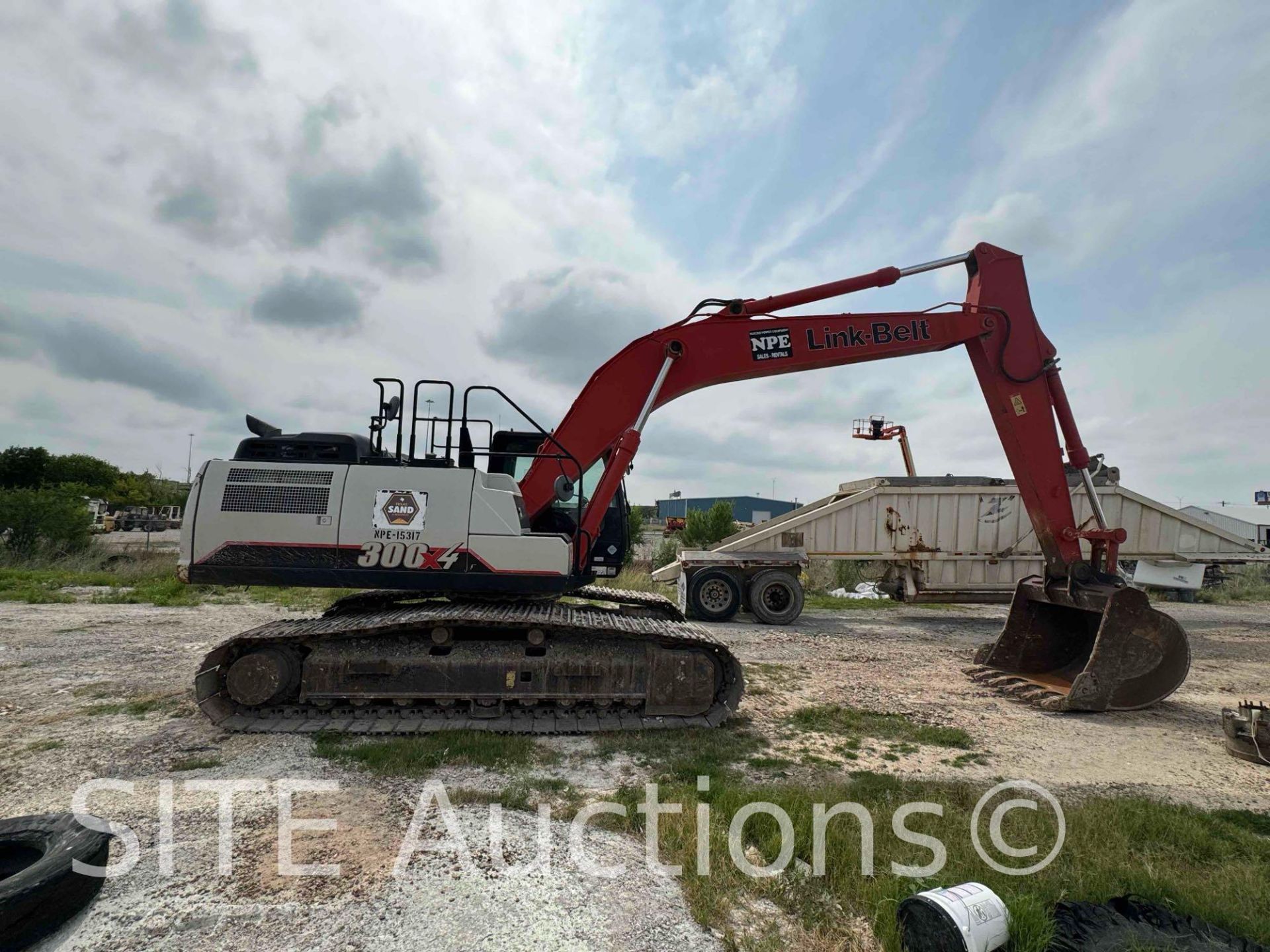 2019 Link-Belt 300X4 Excavator - Image 4 of 39