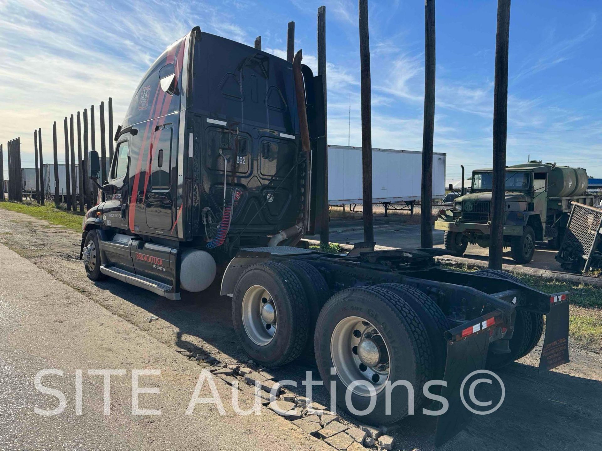 2010 Freightliner Cascadia T/A Sleeper Truck Tractor - Image 8 of 39