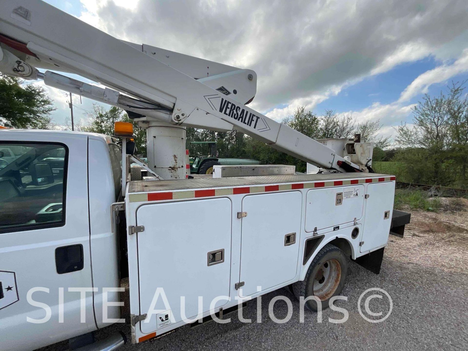 2009 Ford F550 SD Bucket Truck - Image 11 of 30