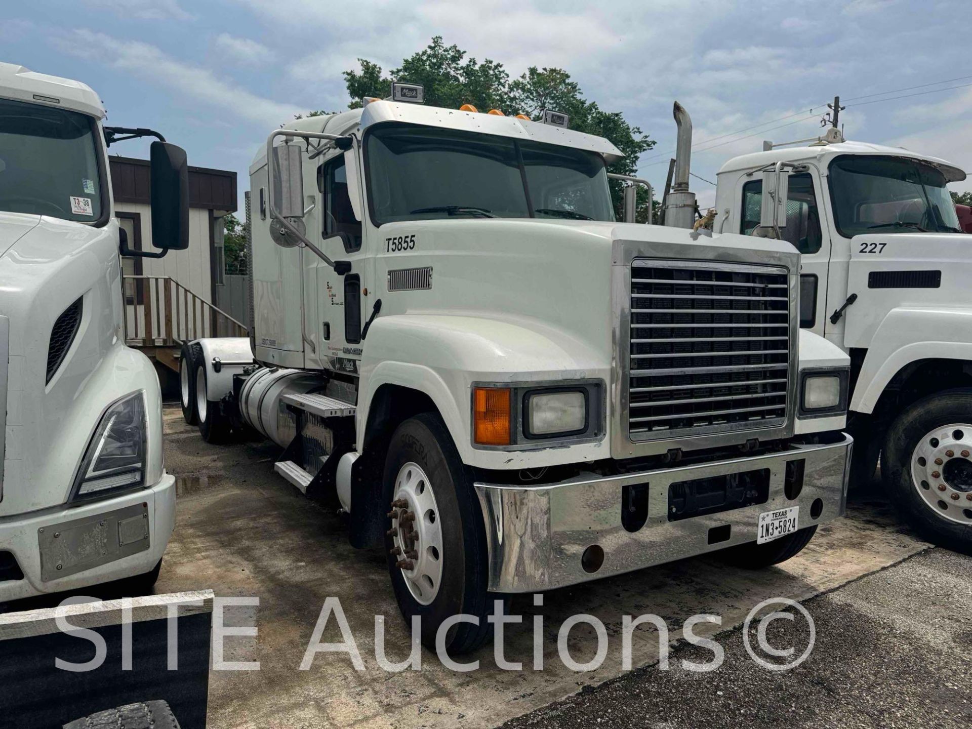 2014 Mack CHU613 T/A Sleeper Truck Tractor - Bild 3 aus 41