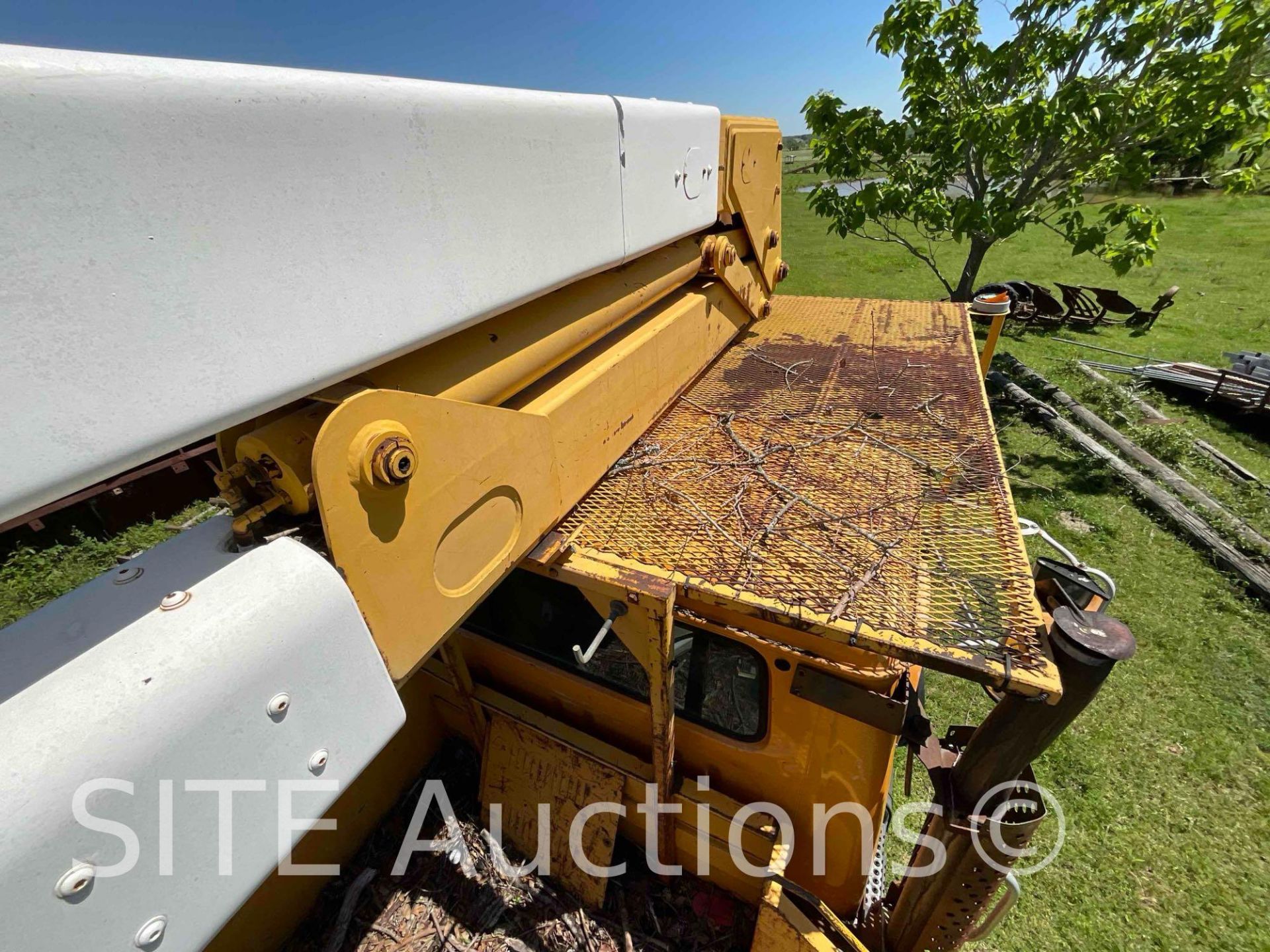 1993 International 4700 S/A Bucket Truck - Image 13 of 21