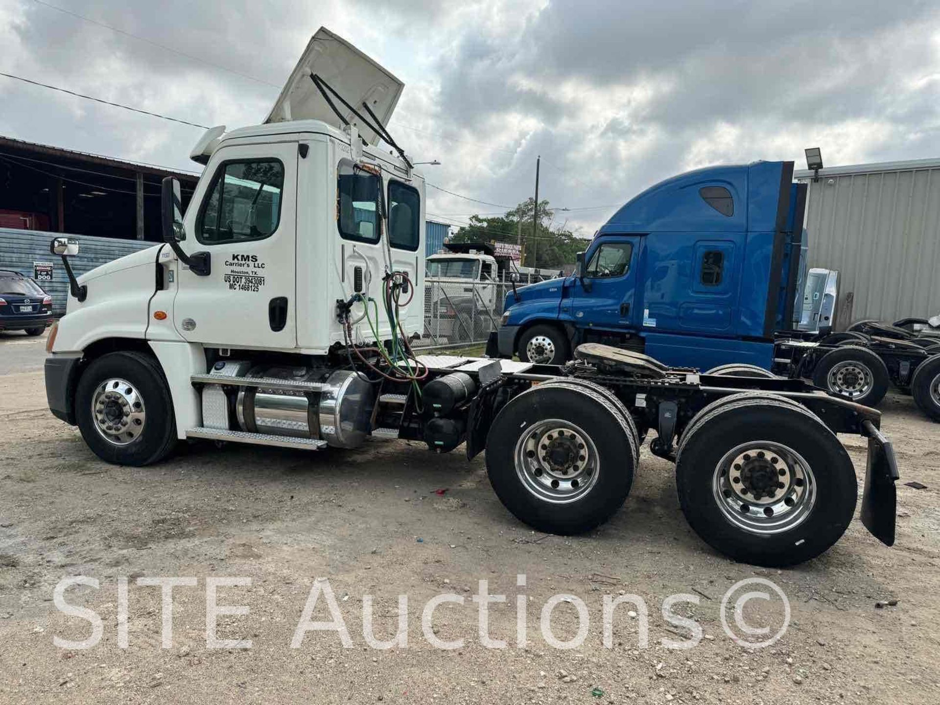 2015 Freightliner Cascadia T/A Daycab Truck Tractor - Image 7 of 18