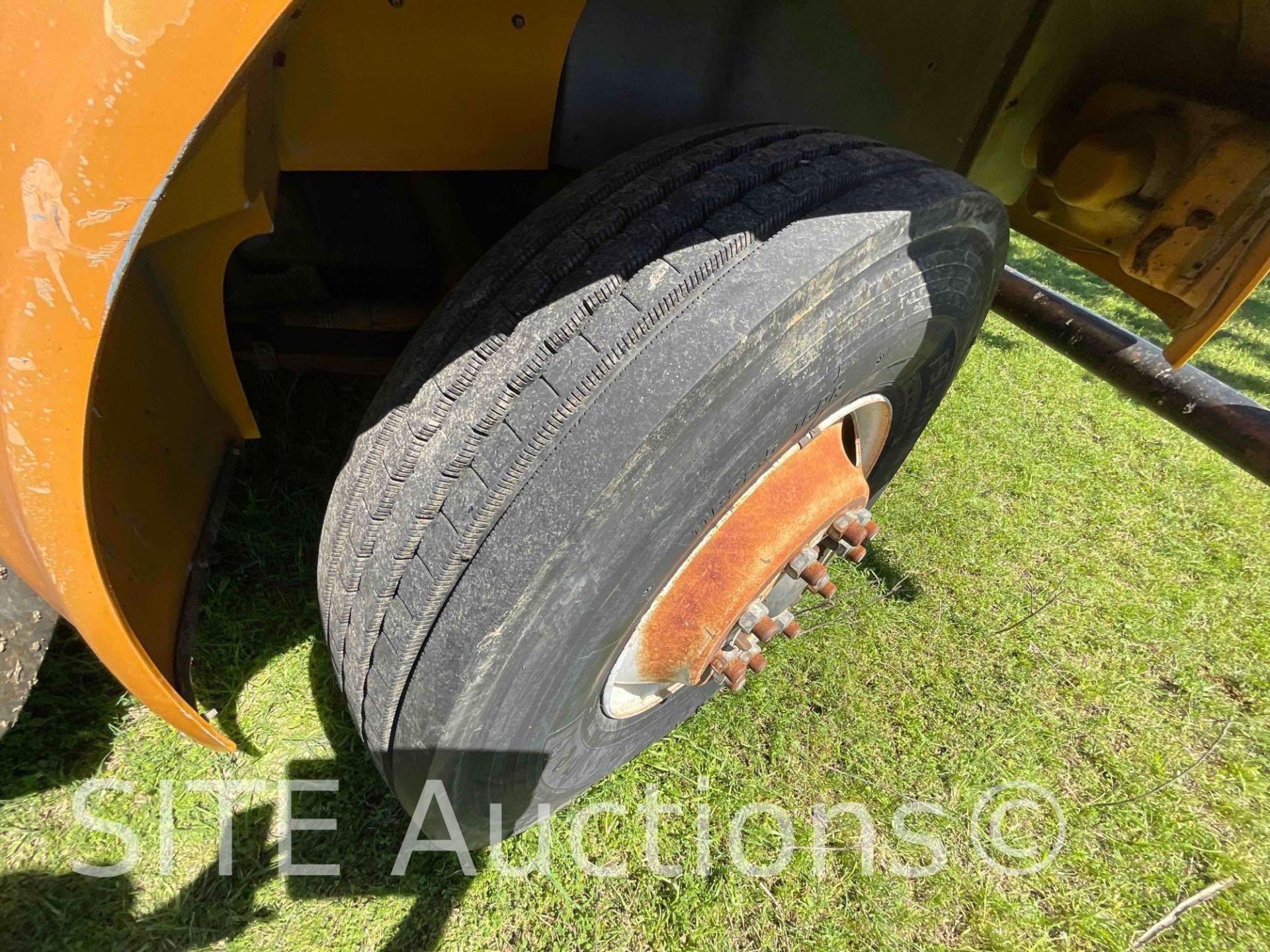 1993 International 4700 S/A Bucket Truck - Image 8 of 21