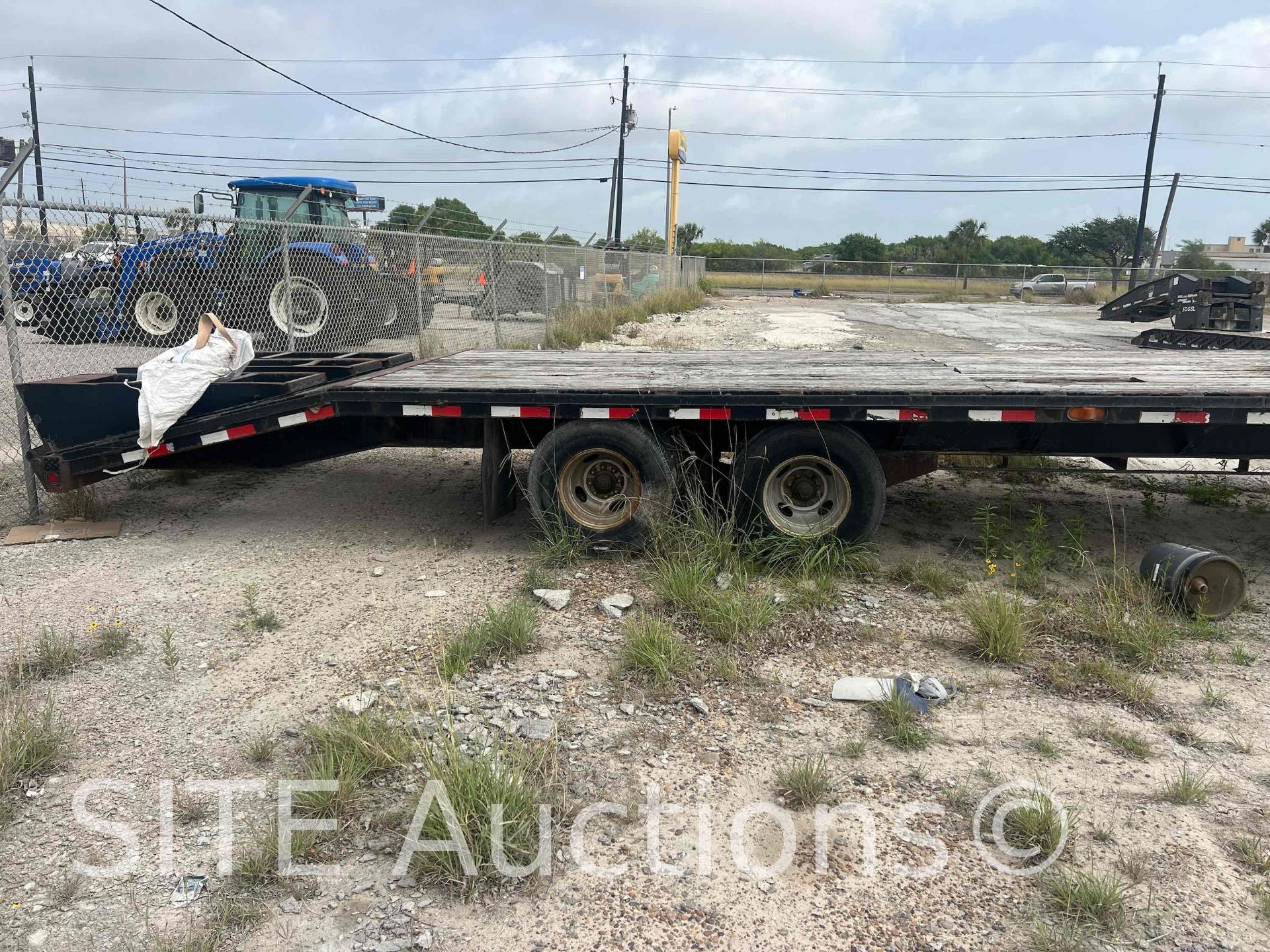 Gooseneck T/A Flatbed Trailer w/ Ramps - Image 2 of 11