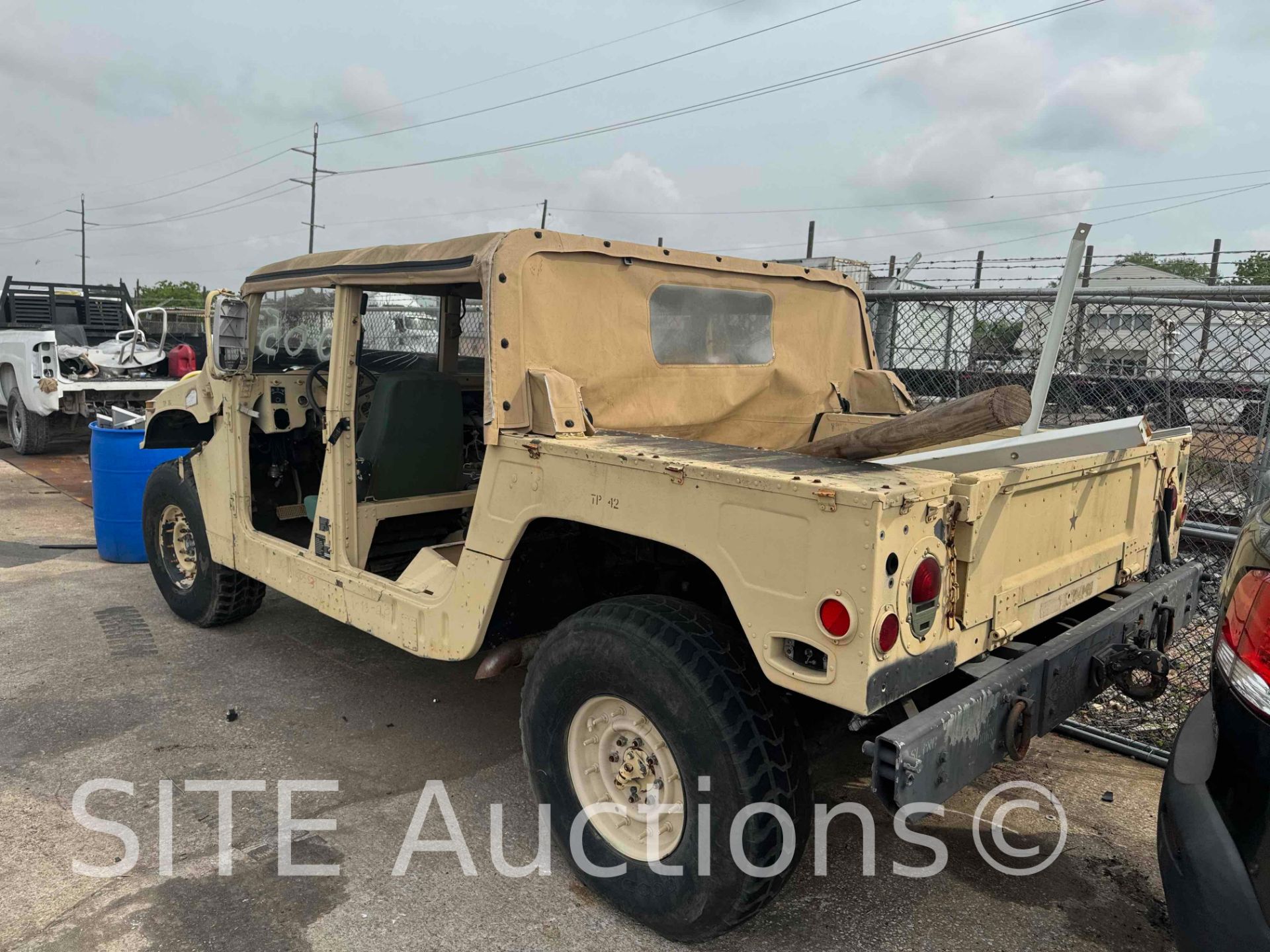 HMMWV M-1097R1 4x4 Military Truck - Image 3 of 15