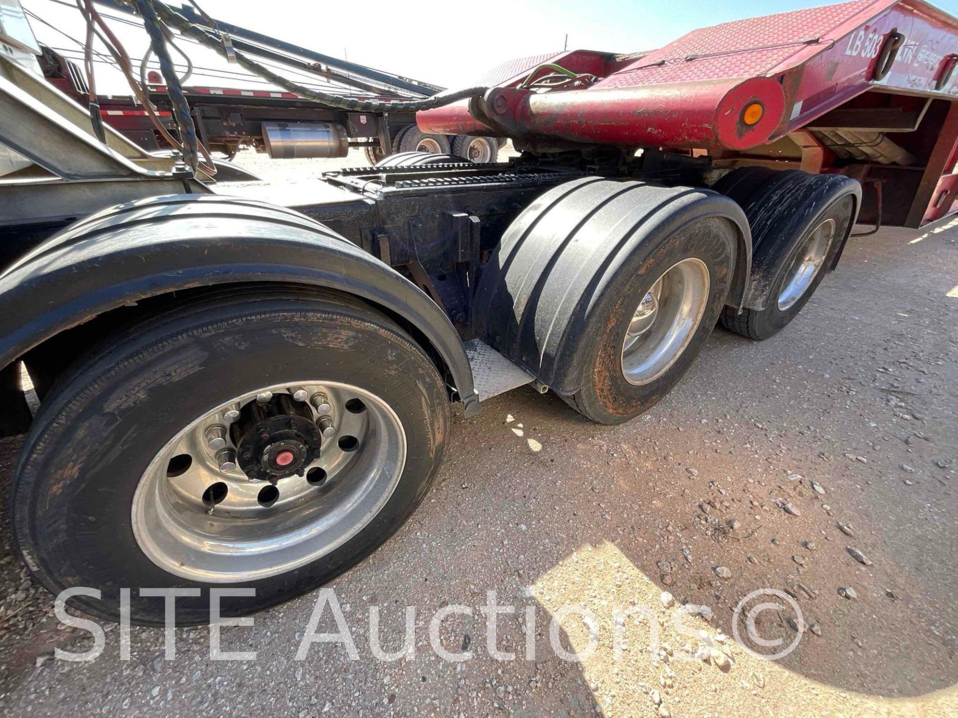 2010 Kenworth W900 Tri/A Sleeper Truck Tractor - Image 10 of 28