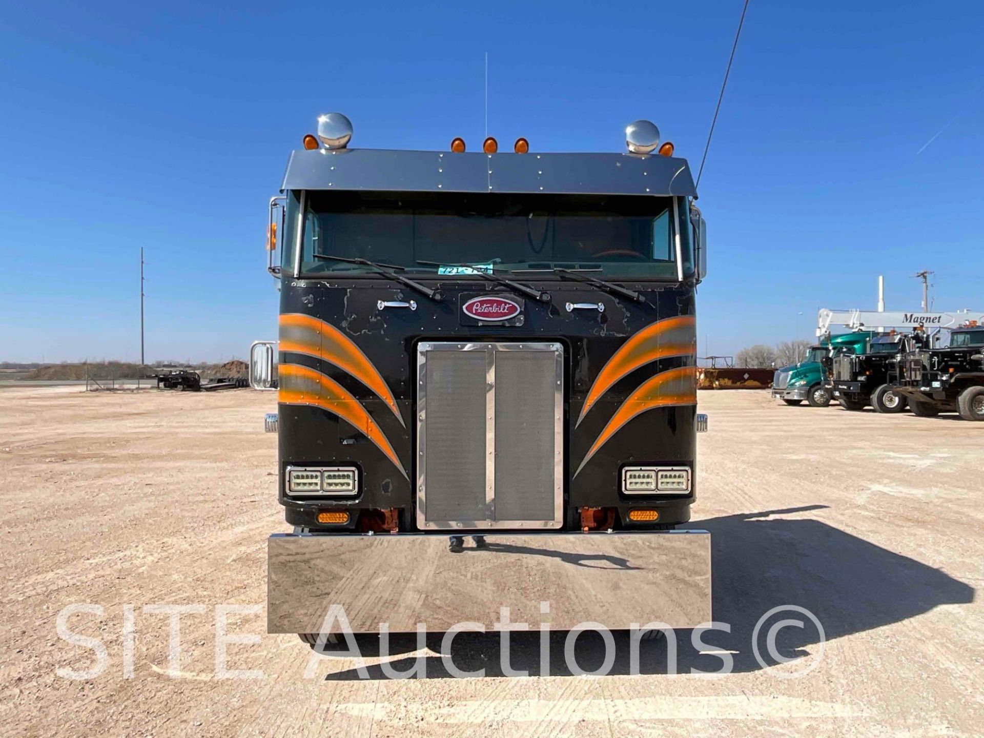 Peterbilt COE T/A Sleeper Truck Tractor - Image 2 of 39