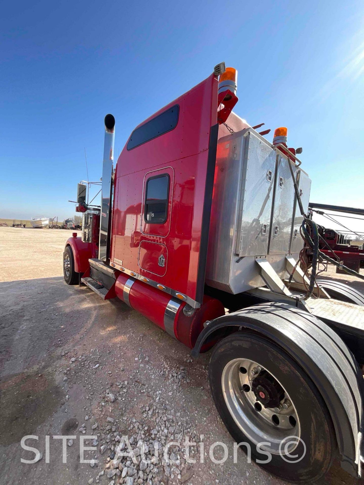 2010 Kenworth W900 Tri/A Sleeper Truck Tractor - Image 9 of 28