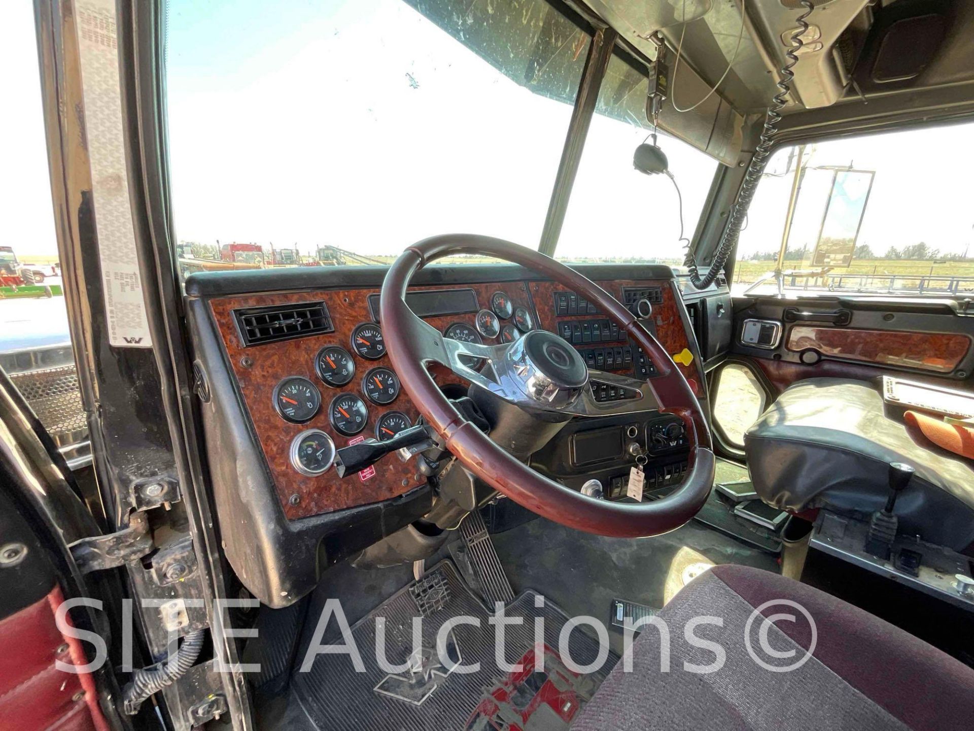 2010 Western Star 4900EX Tri/A Sleeper Truck Tractor - Image 39 of 48