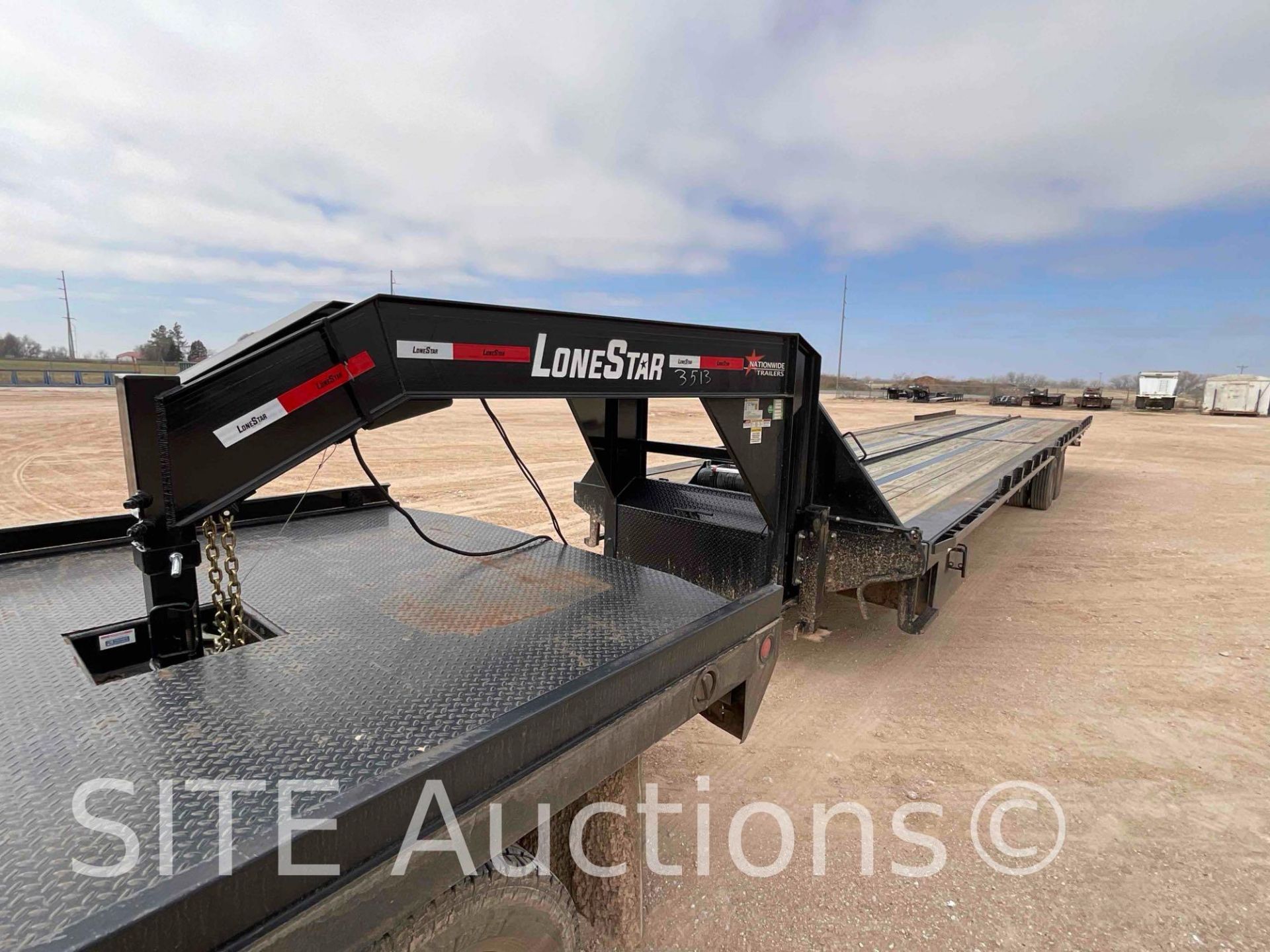 2023 Rawmaxx TT-40-212KHYD Gooseneck T/A Flatbed Trailer