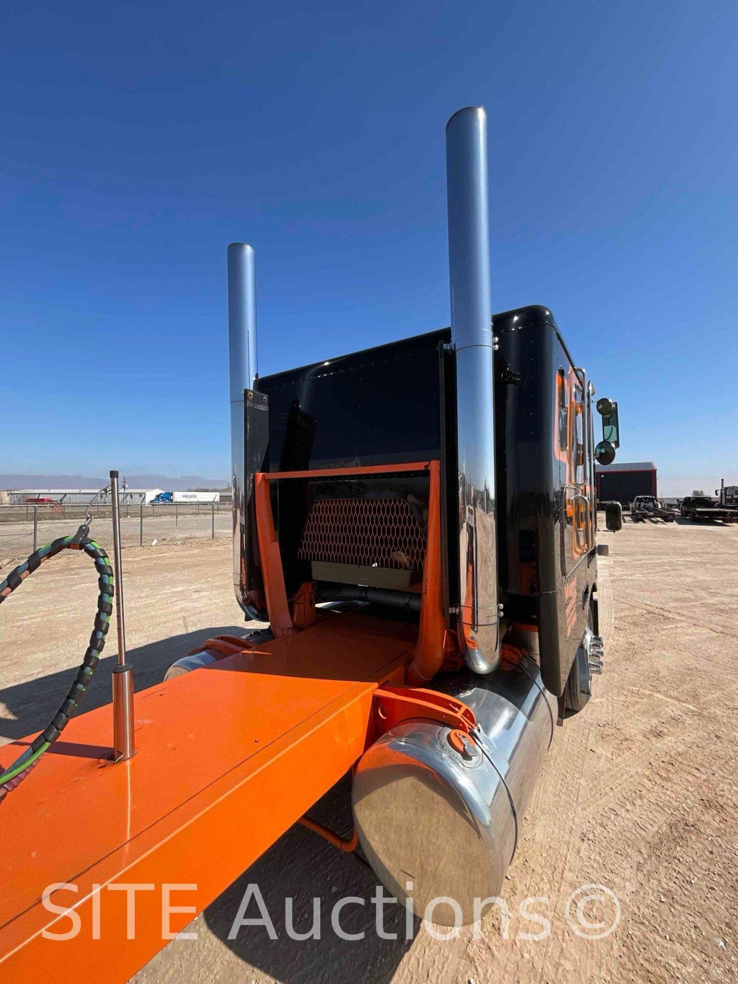 Peterbilt COE T/A Sleeper Truck Tractor - Image 23 of 39