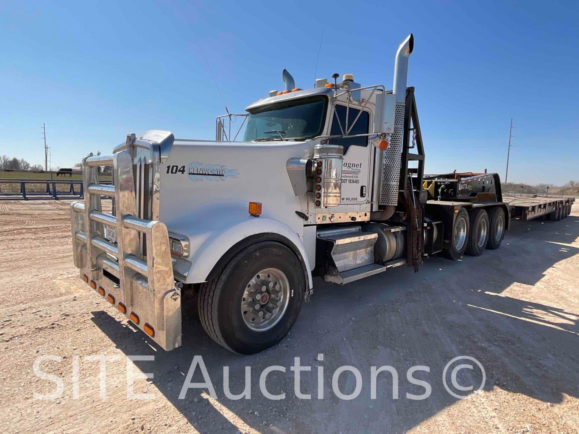 2008 Kenworth W900 Tri/A Daycab Truck Tractor