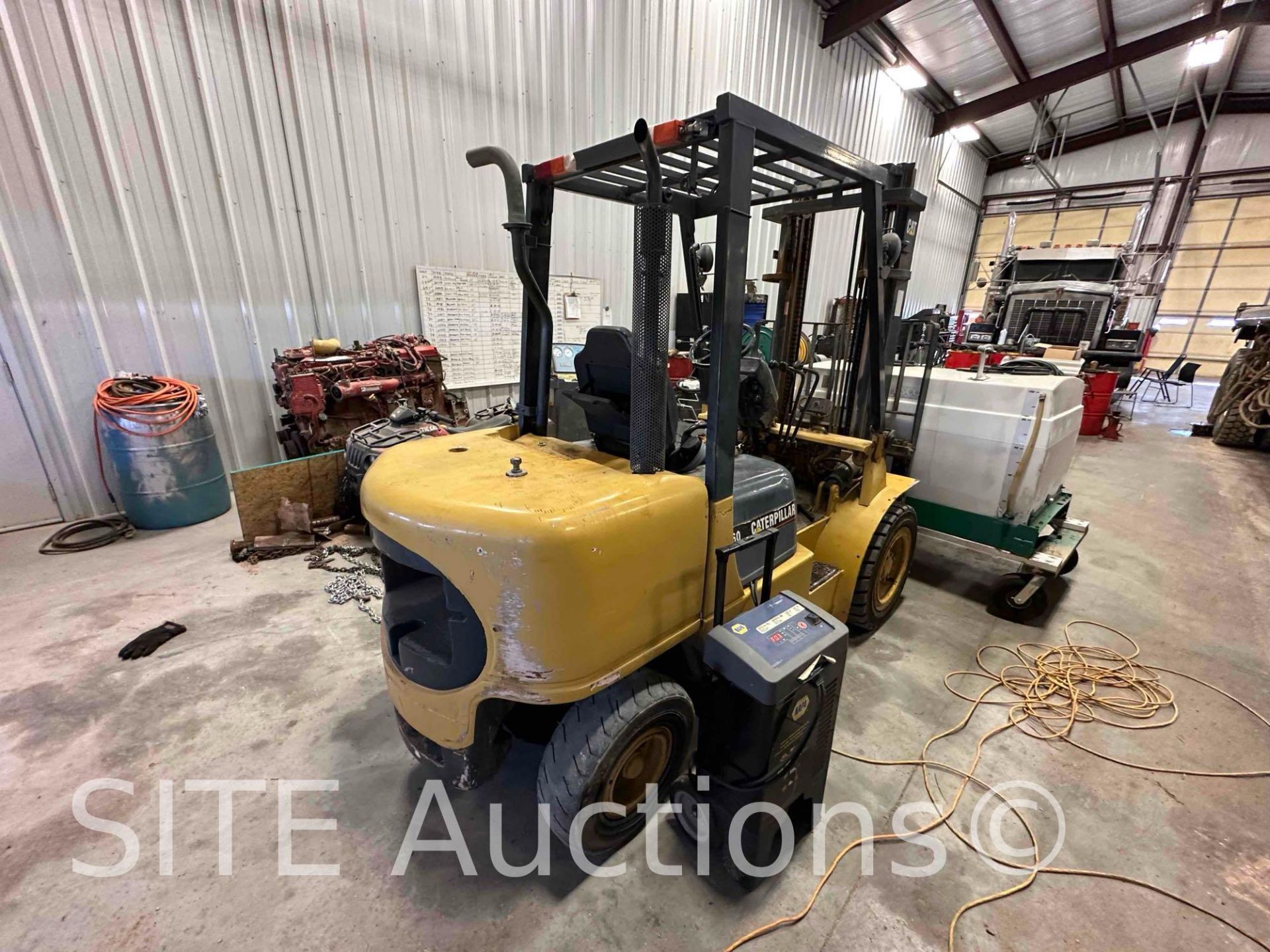 CAT DP30K Forklift - Image 2 of 16