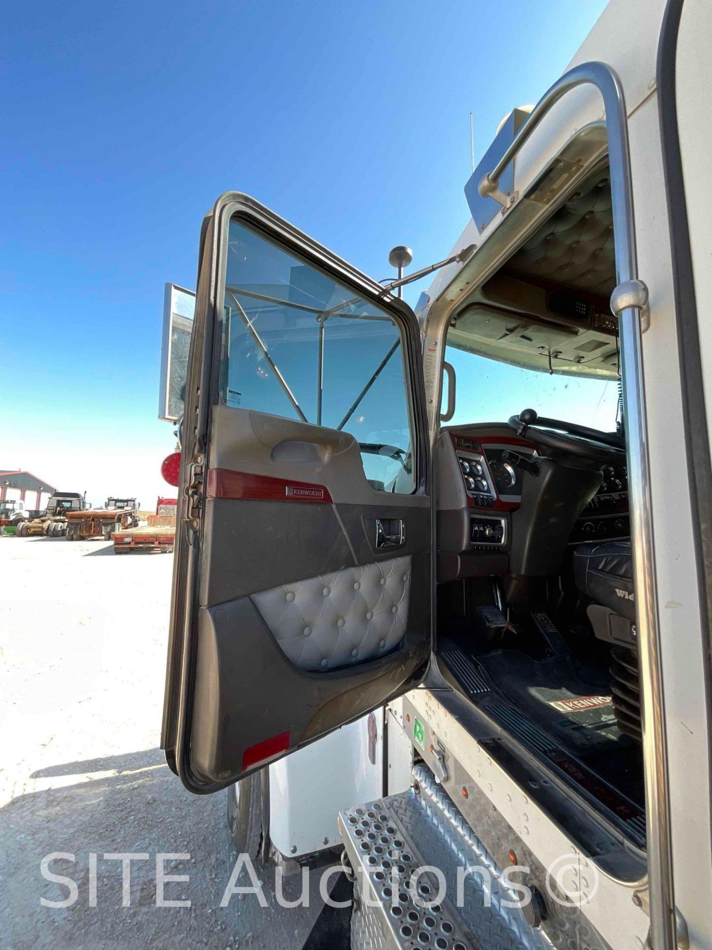 2008 Kenworth W900 Tri/A Daycab Truck Tractor - Image 39 of 51