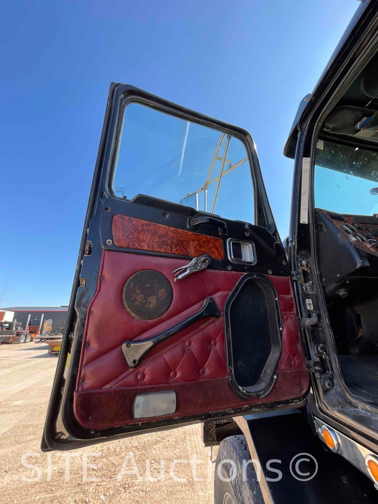 2010 Western Star 4900EX Tri/A Sleeper Truck Tractor - Image 35 of 48