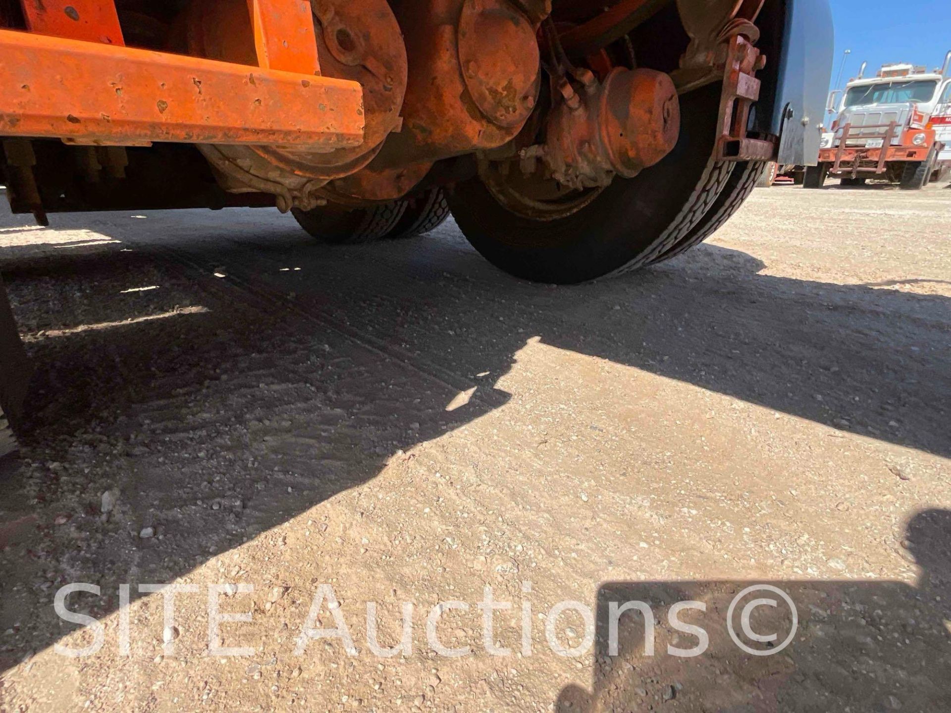 Peterbilt COE T/A Sleeper Truck Tractor - Image 19 of 39