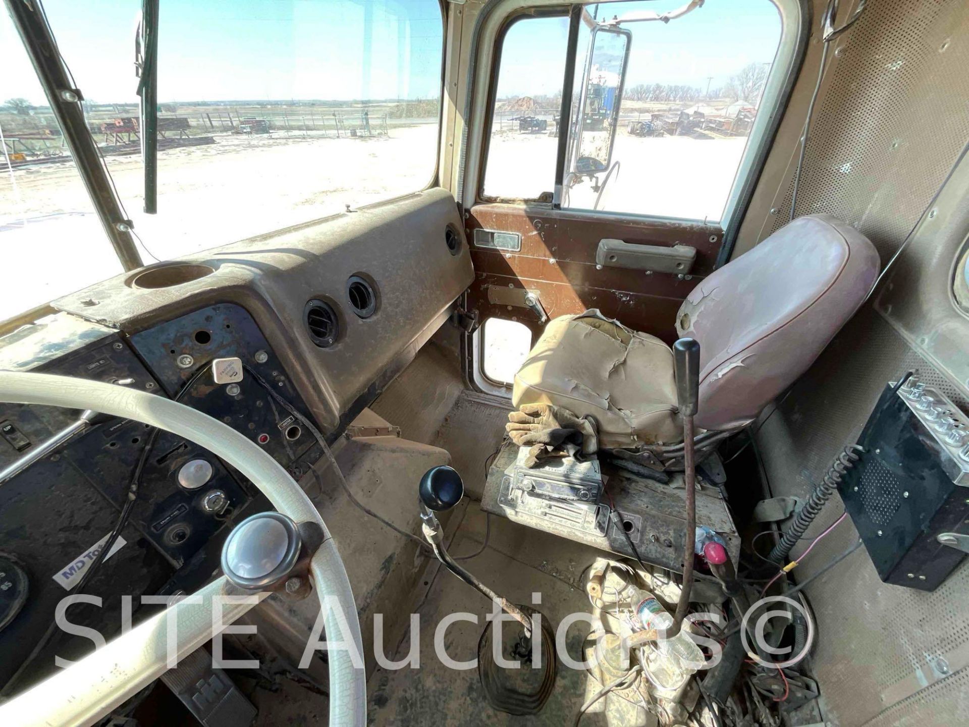 1981 International F-5050 T/A Gin Pole Truck - Image 38 of 42
