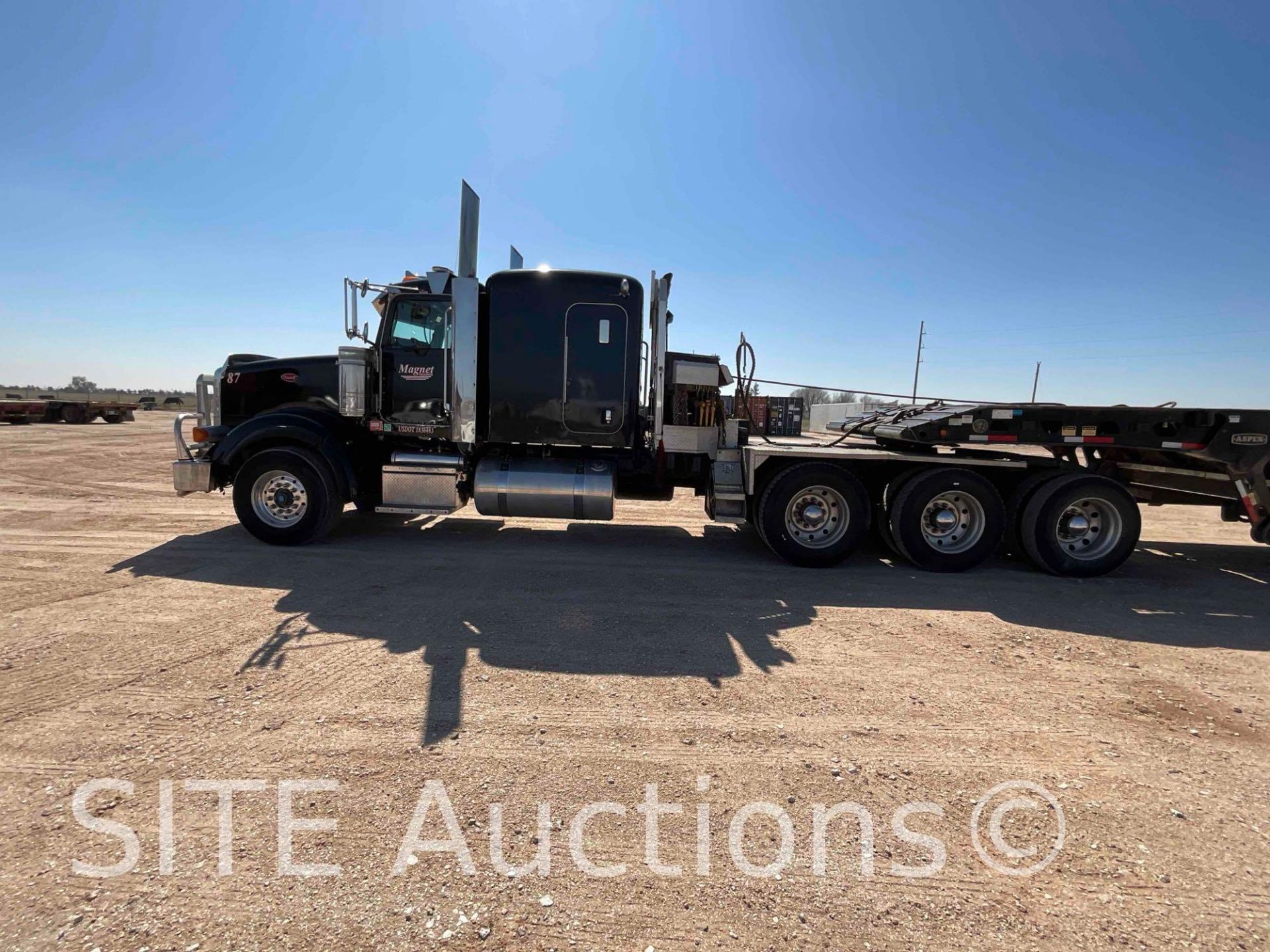 2013 Peterbilt 367 Tri/A Sleeper Truck Tractor - Image 9 of 50