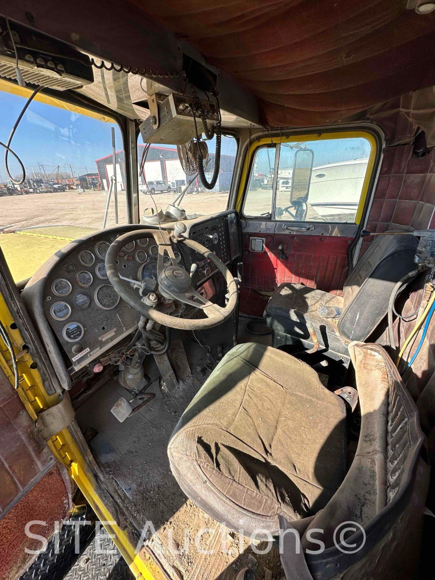 Peterbilt T/A Oilfield Bed Truck - Image 37 of 38