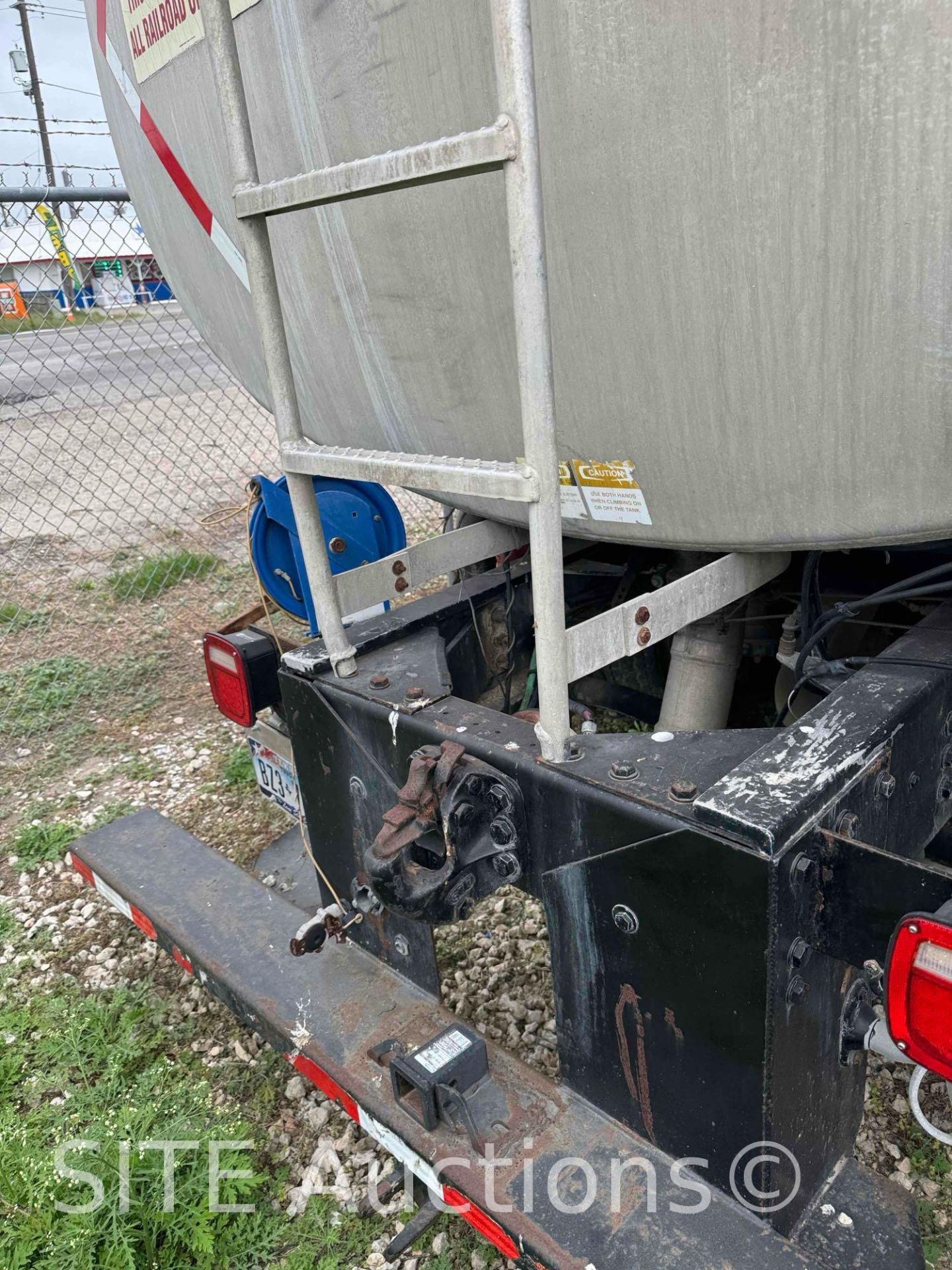 1998 Peterbilt 377 T/A Fuel Truck - Image 22 of 39