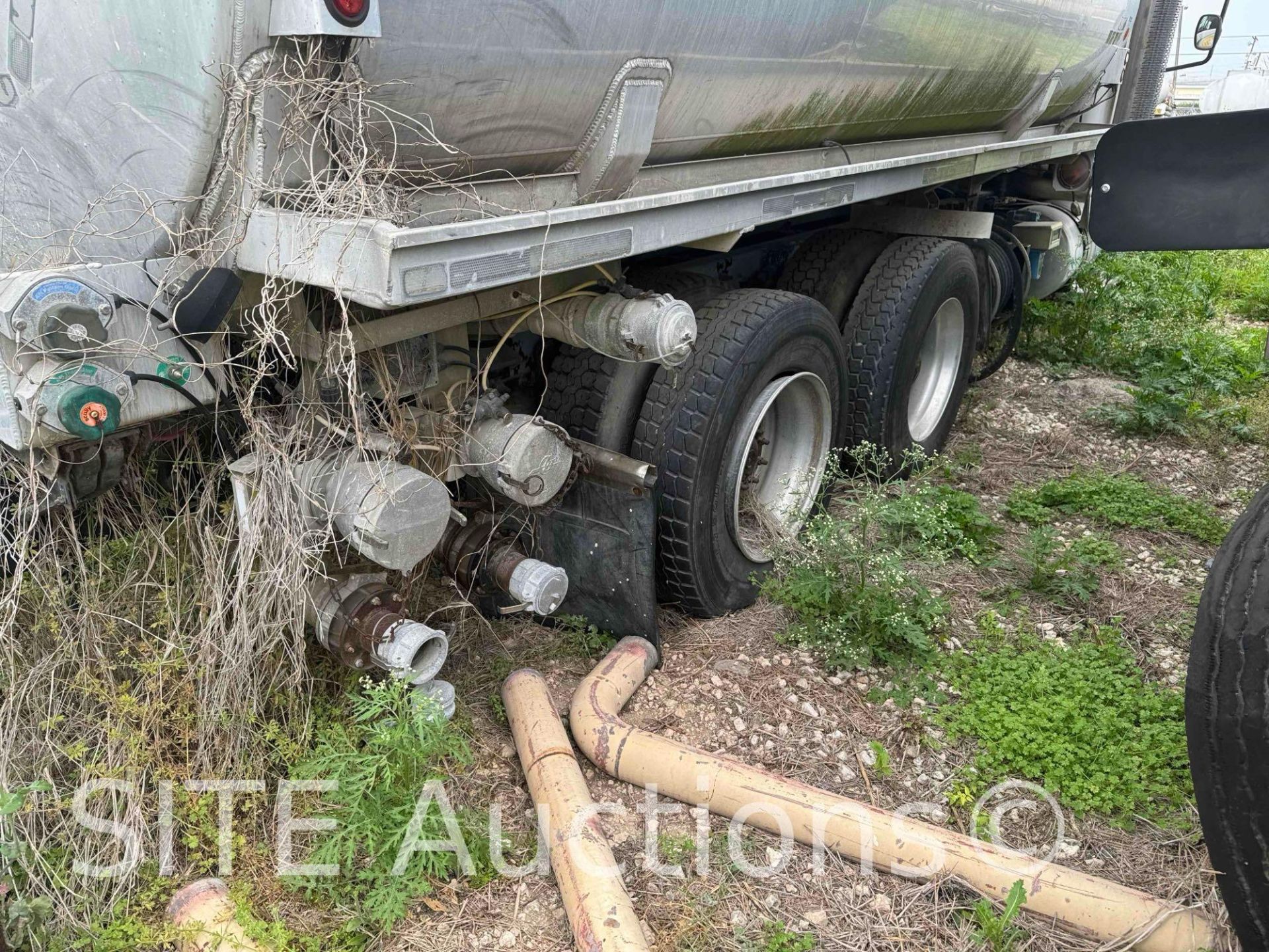 2003 Freightliner Columbia T/A Fuel Truck - Image 14 of 19