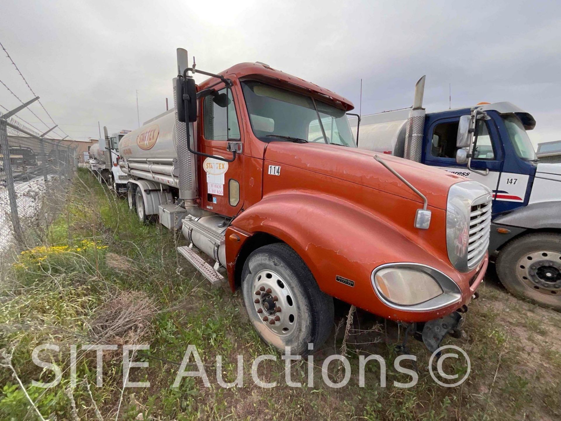 2006 Freightliner Columbia T/A Fuel Truck - Image 3 of 23