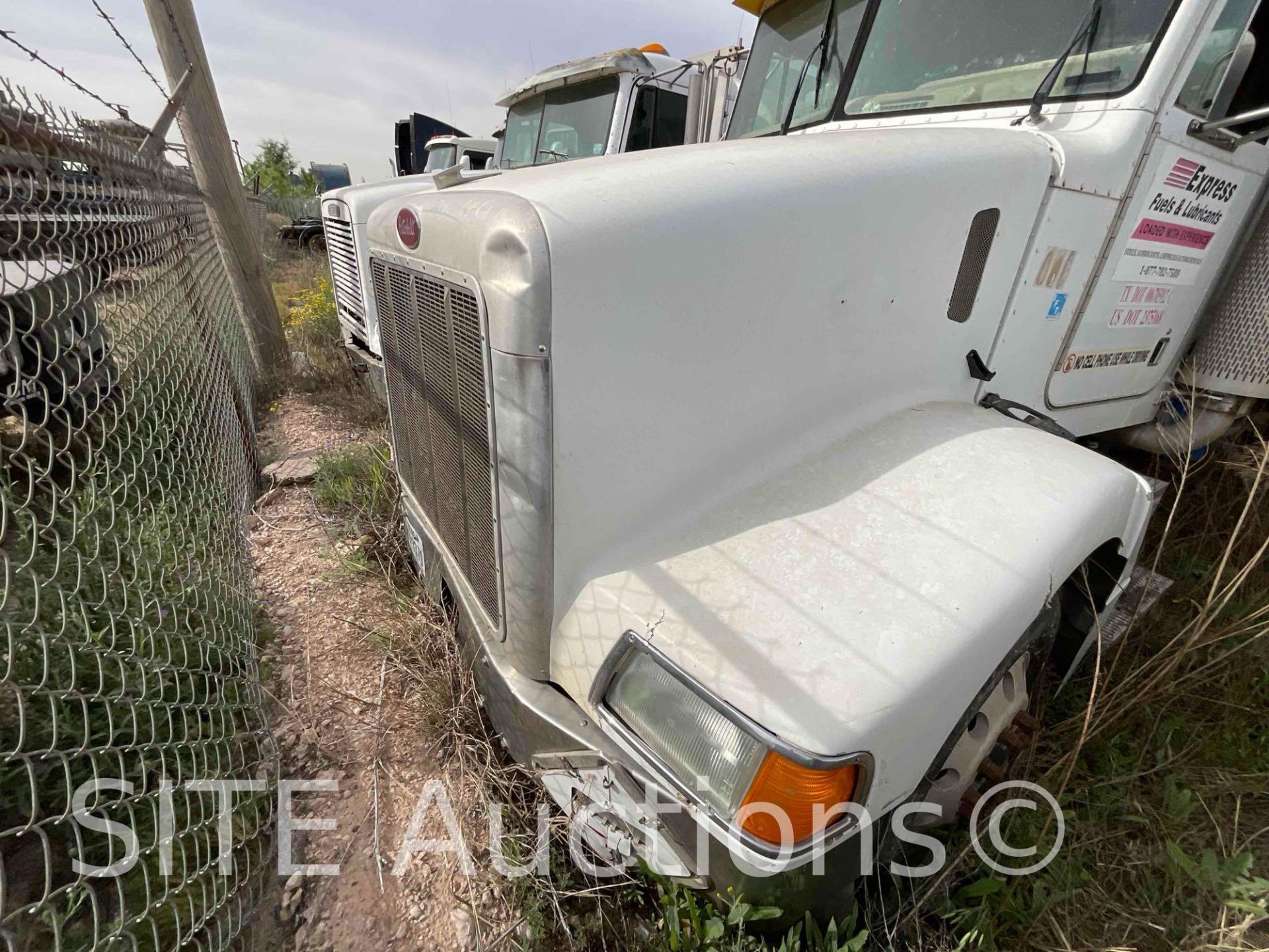 2004 Peterbilt 385 T/A Fuel Truck - Image 2 of 26