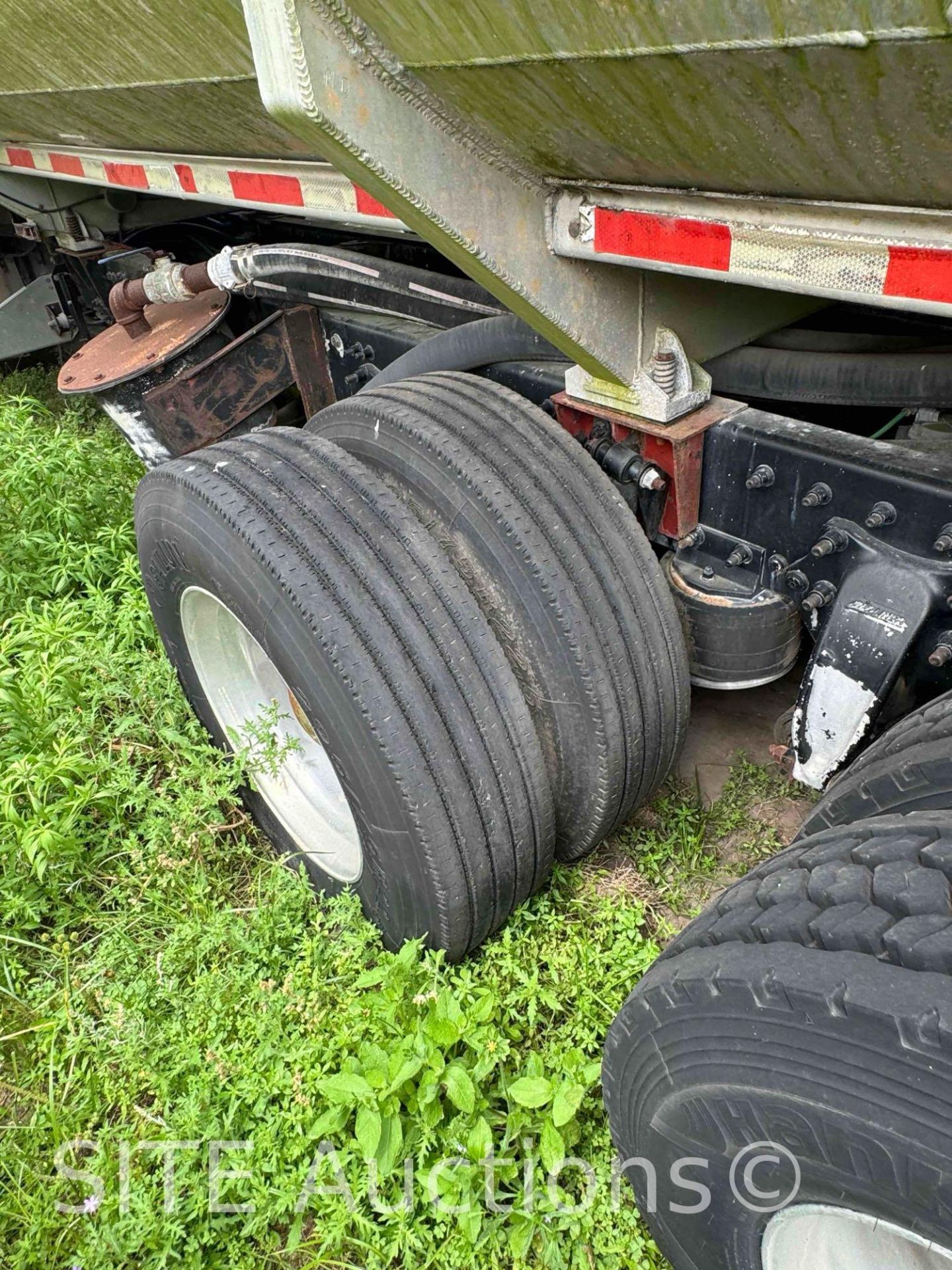 2004 Freightliner Columbia T/A Fuel Truck - Image 22 of 32