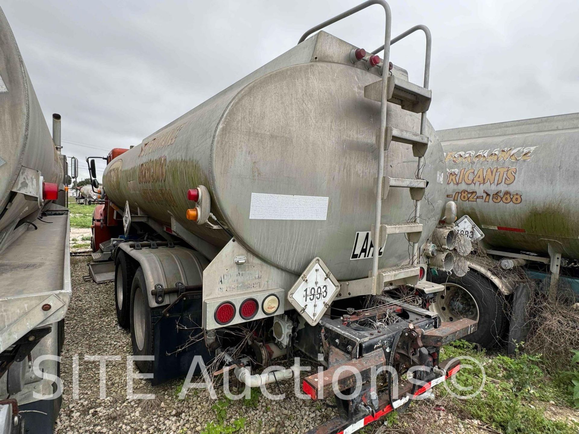 2004 Freightliner Columbia T/A Fuel Truck - Image 5 of 36