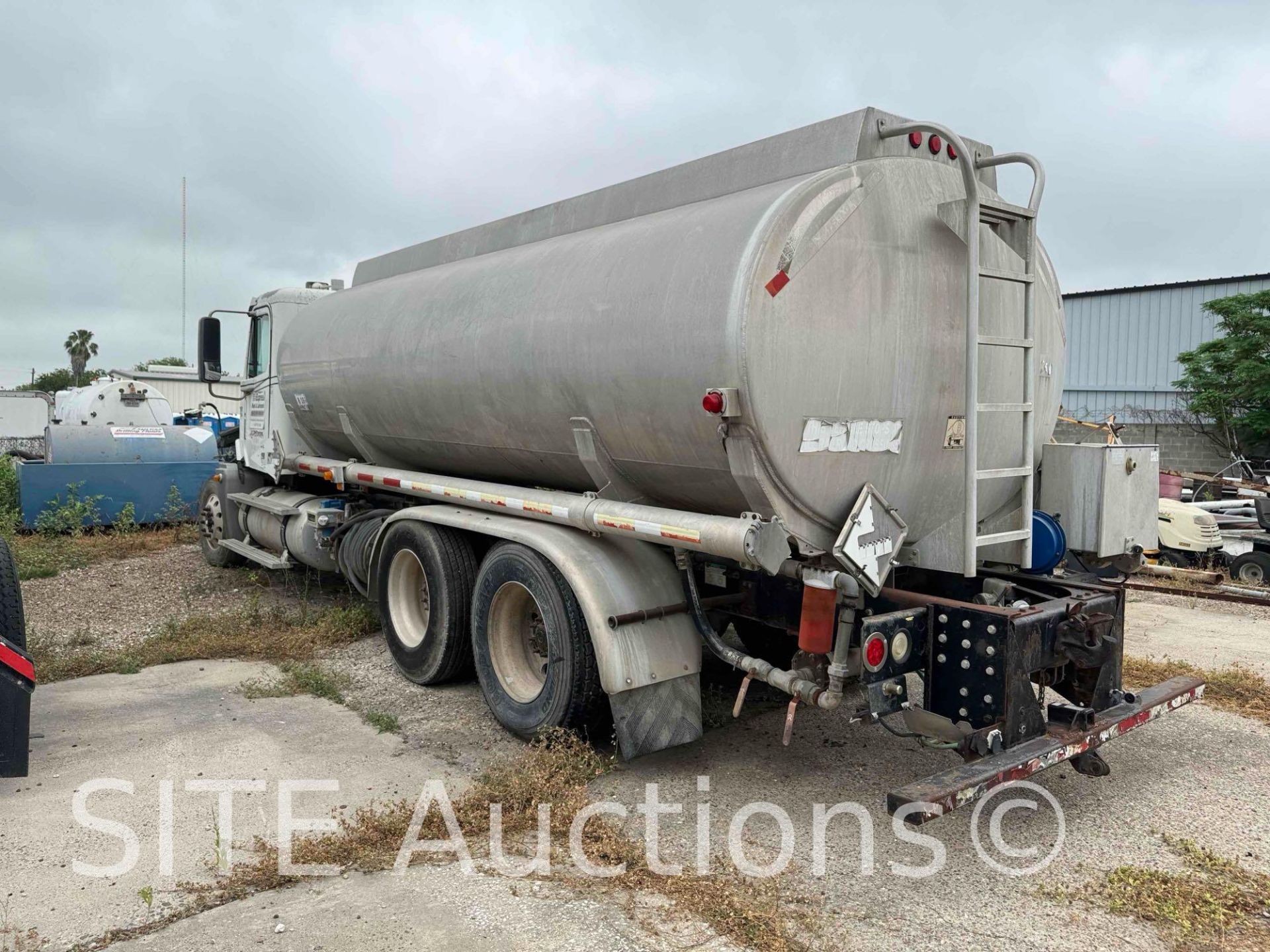 2007 Freightliner Columbia T/A Fuel Truck - Image 4 of 27