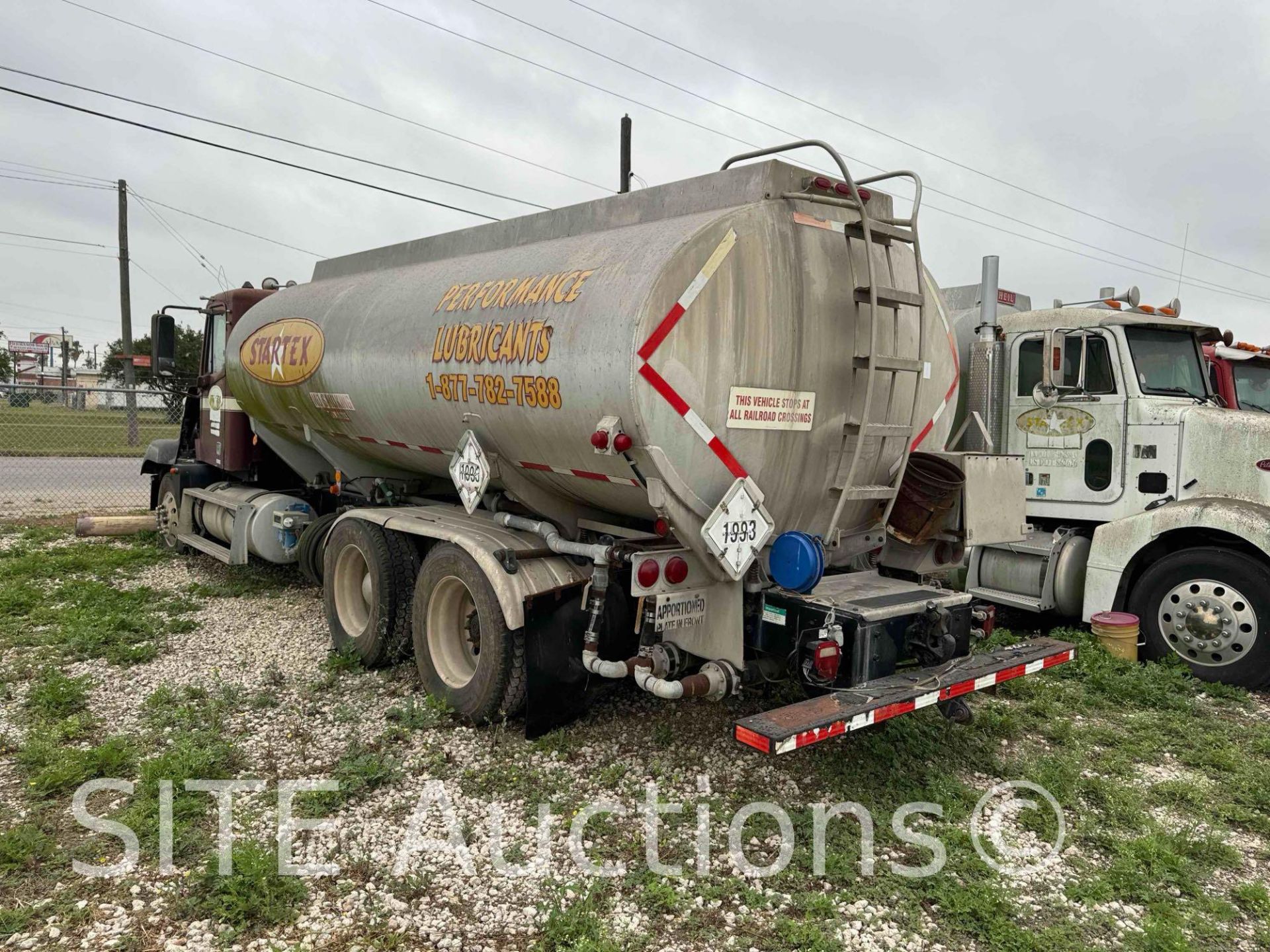 1999 Freightliner Century T/A Fuel Truck - Bild 11 aus 30