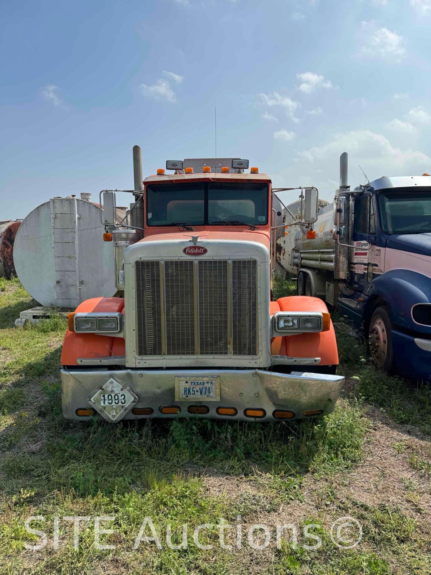 2002 Peterbilt 379 T/A Fuel Truck - Image 2 of 30