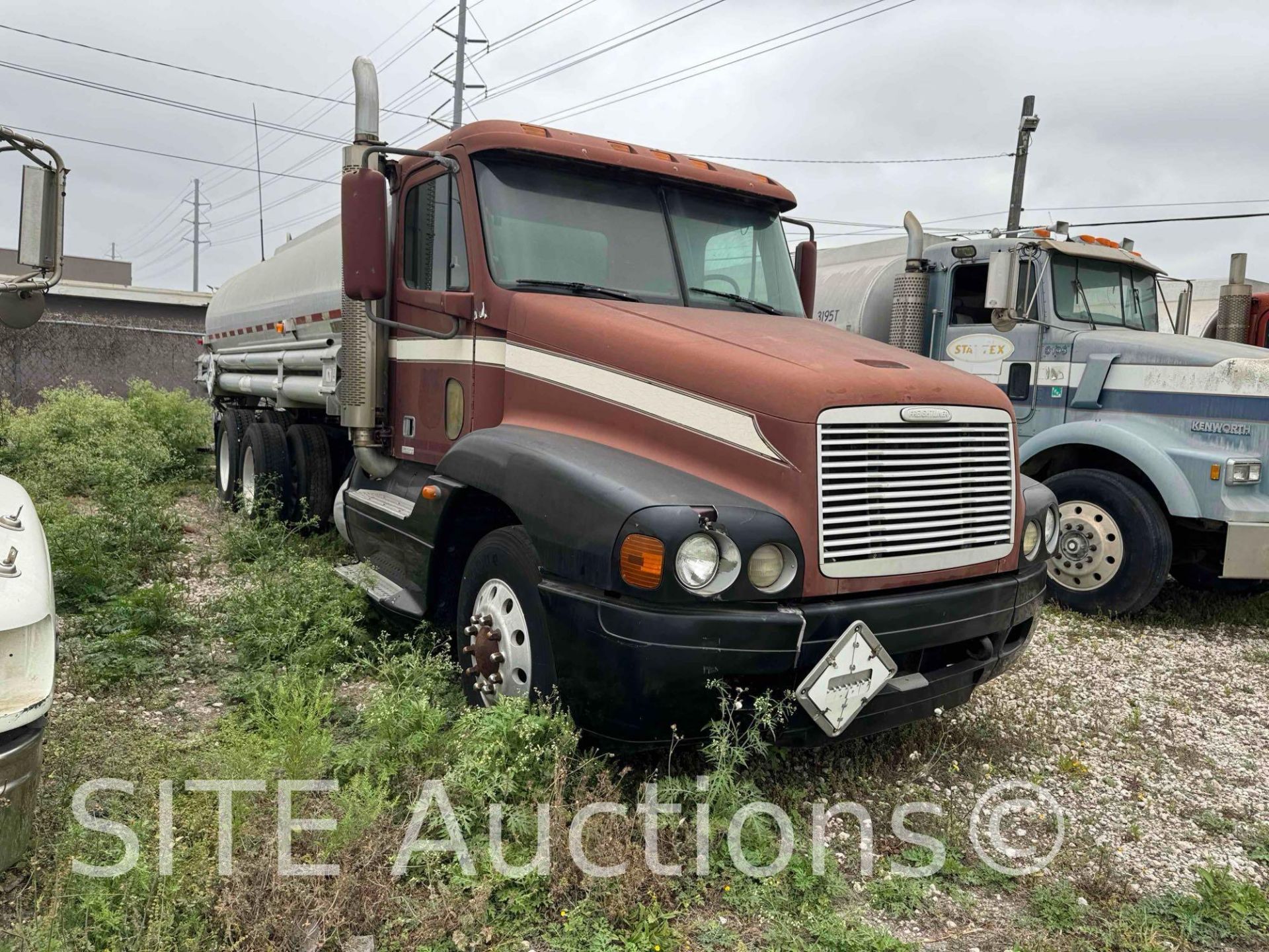 1999 Freightliner Century T/A Fuel Truck - Image 3 of 9