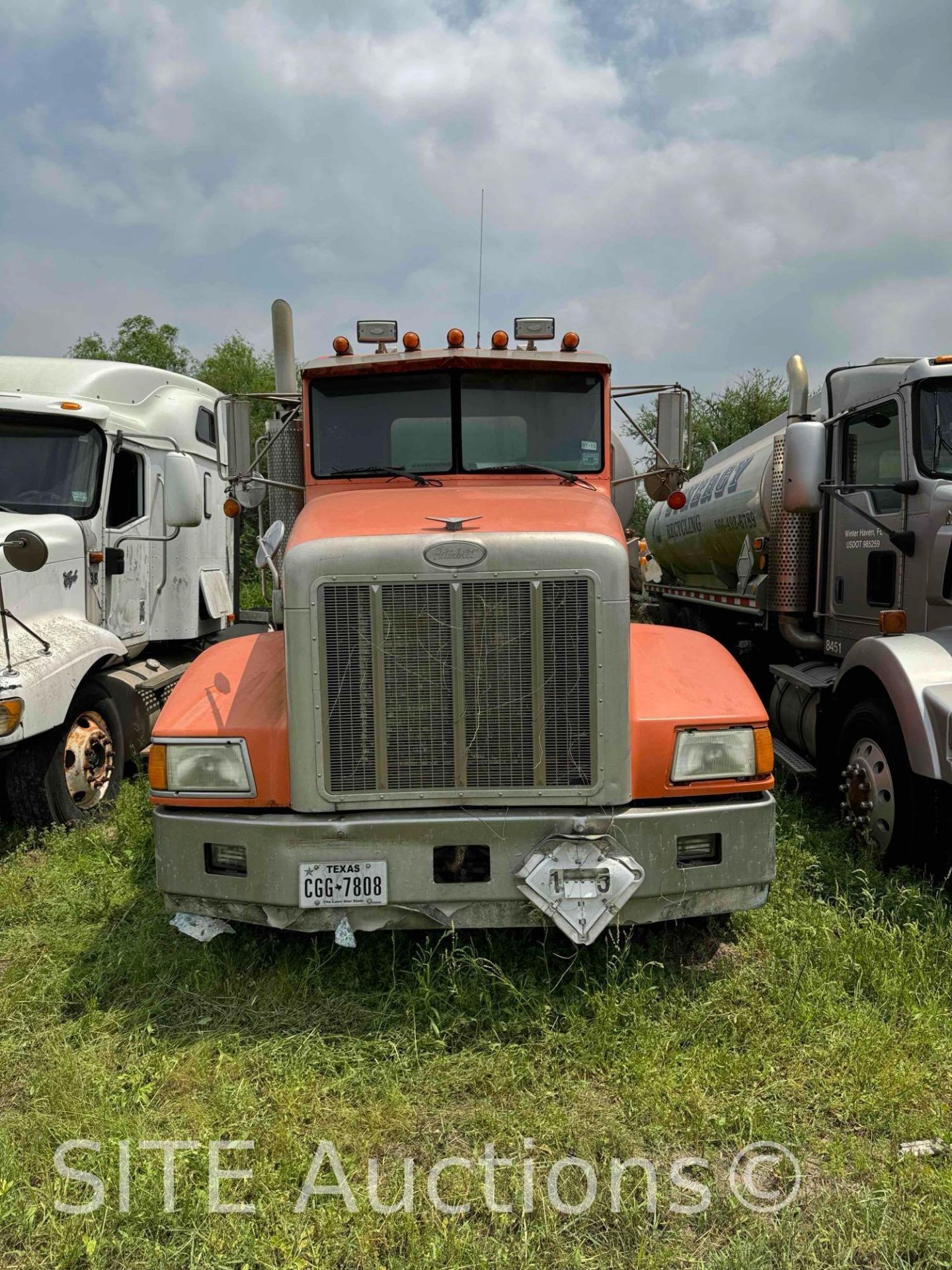 1999 Peterbilt 385 T/A Fuel Truck - Image 2 of 36