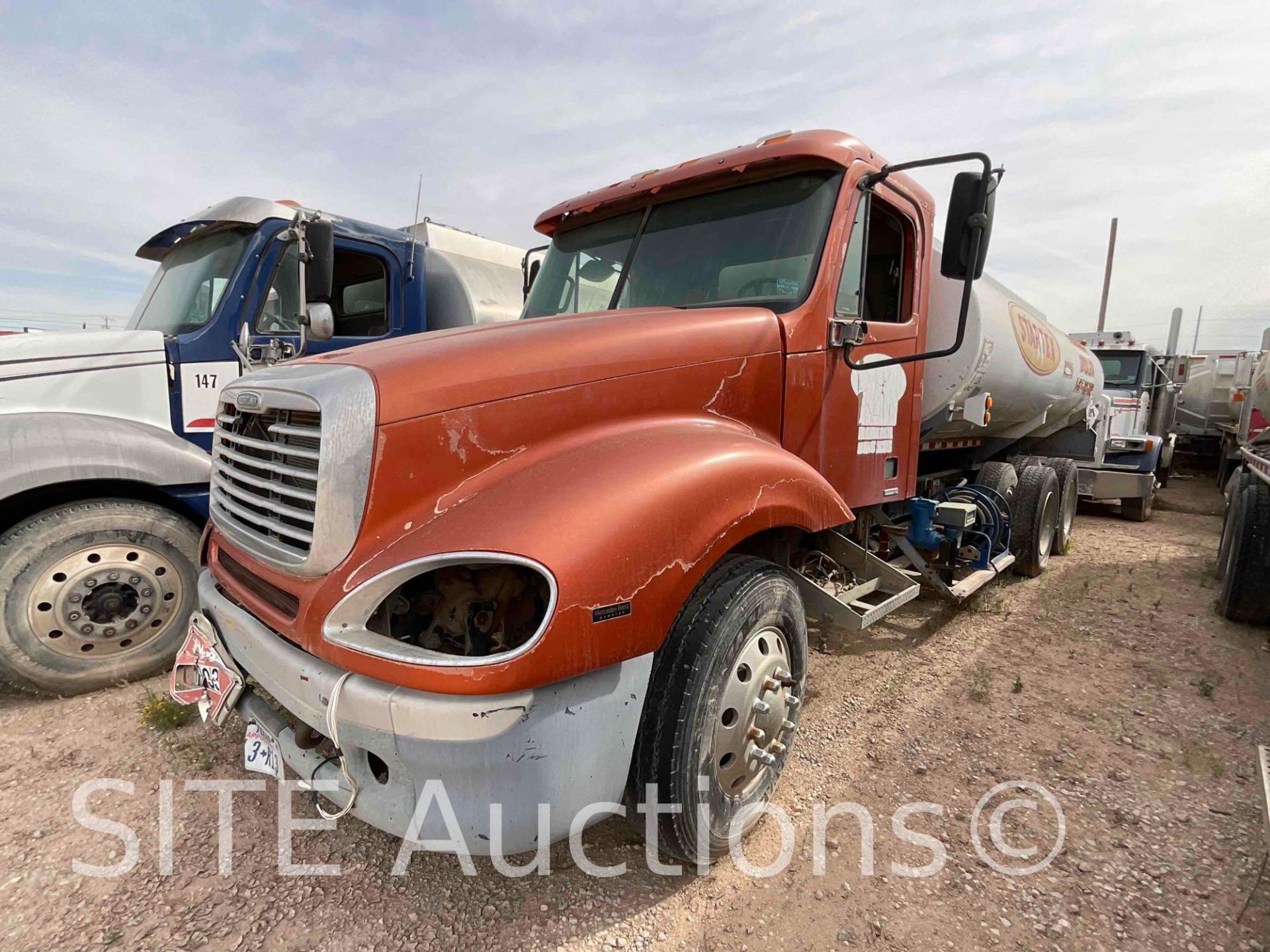 2005 Freightliner Columbia T/A Fuel Truck