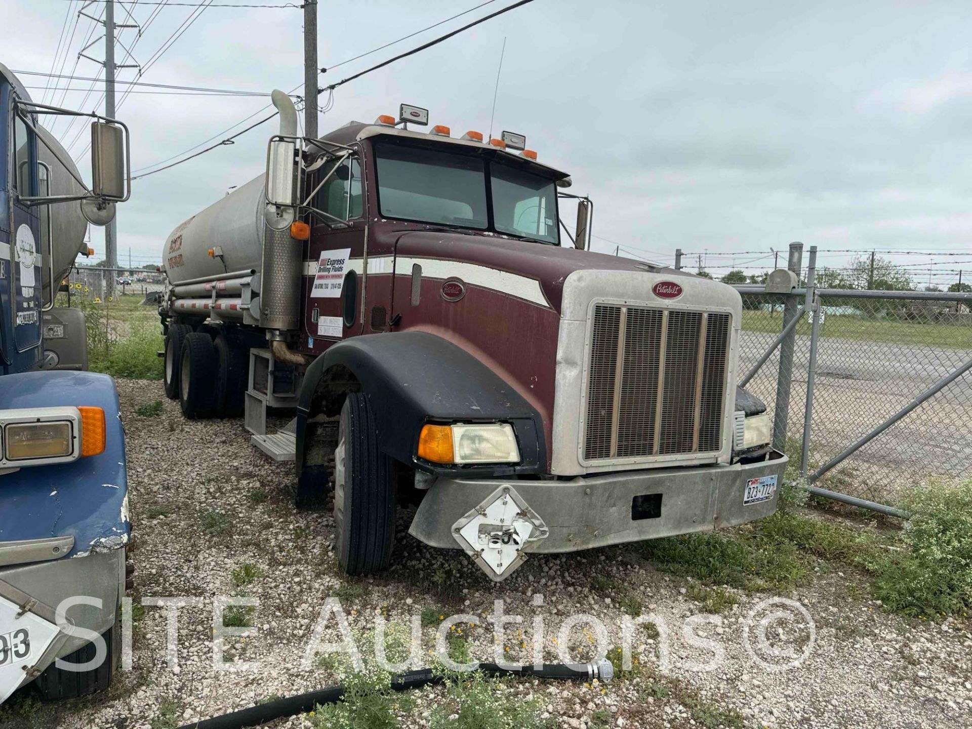 1998 Peterbilt 377 T/A Fuel Truck - Image 3 of 39