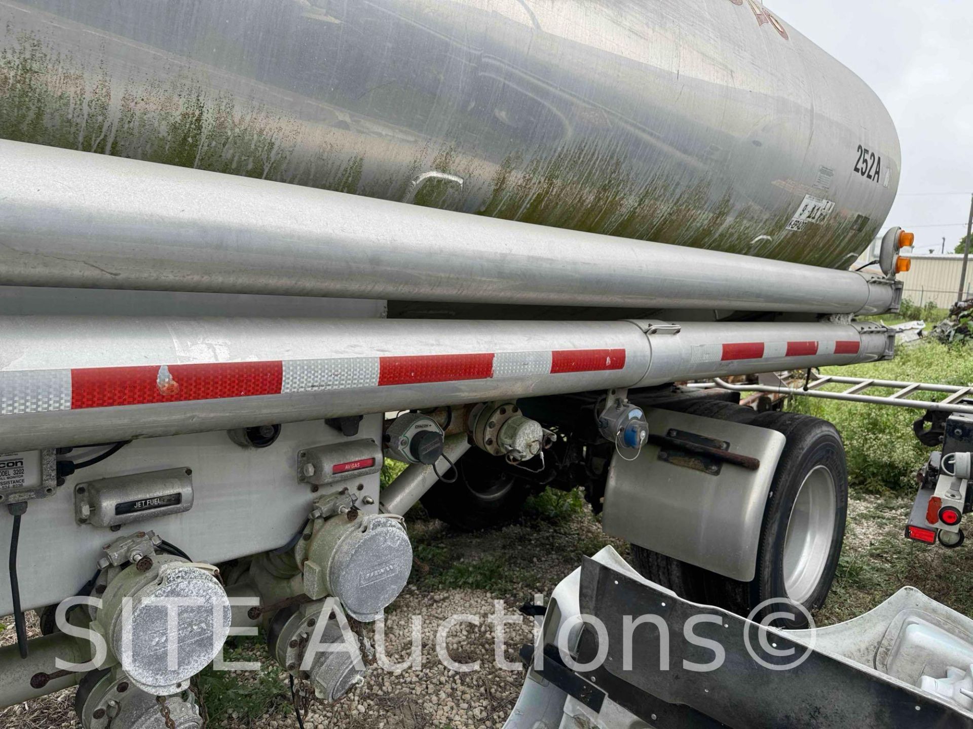 2000 Weld-It Pup Tank Trailer - Image 11 of 12