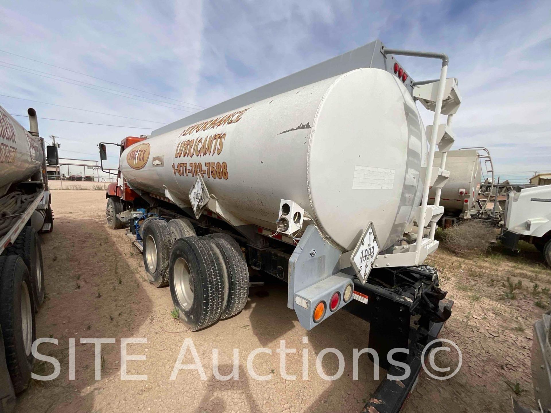 2005 Freightliner Columbia T/A Fuel Truck - Image 6 of 27