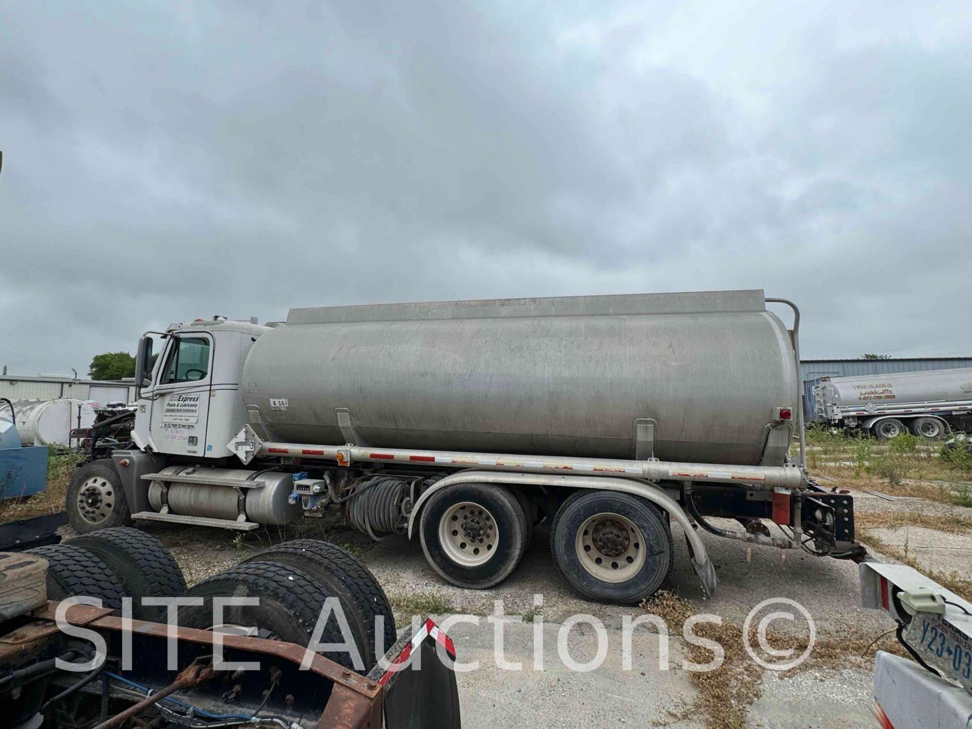 2007 Freightliner Columbia T/A Fuel Truck - Image 3 of 27