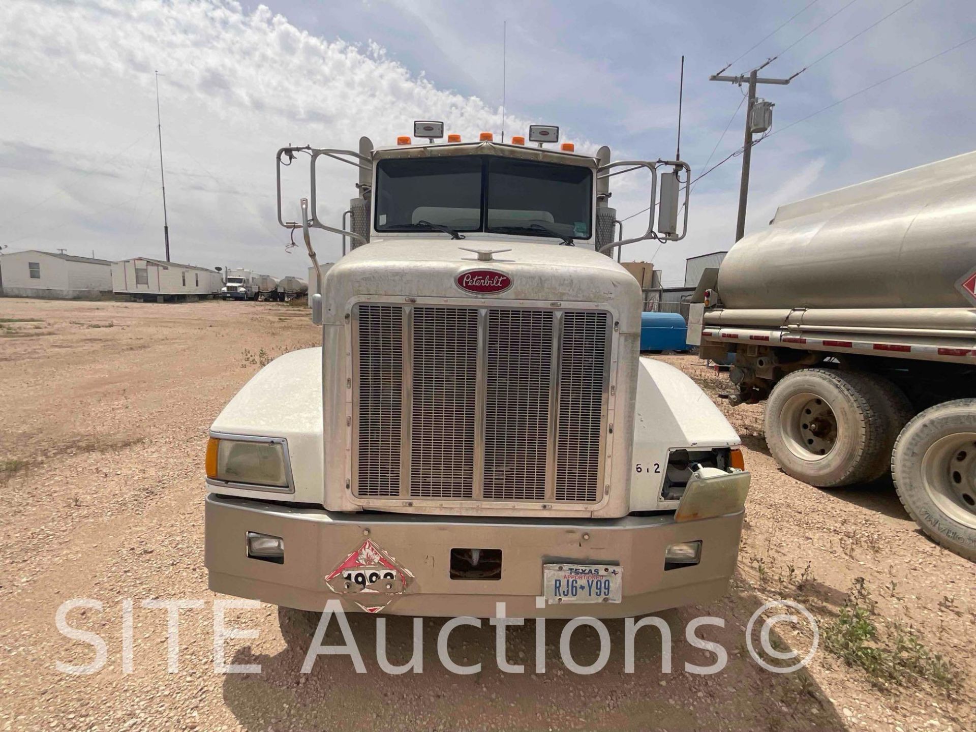 2006 Peterbilt 385 T/A Fuel Truck - Image 2 of 29