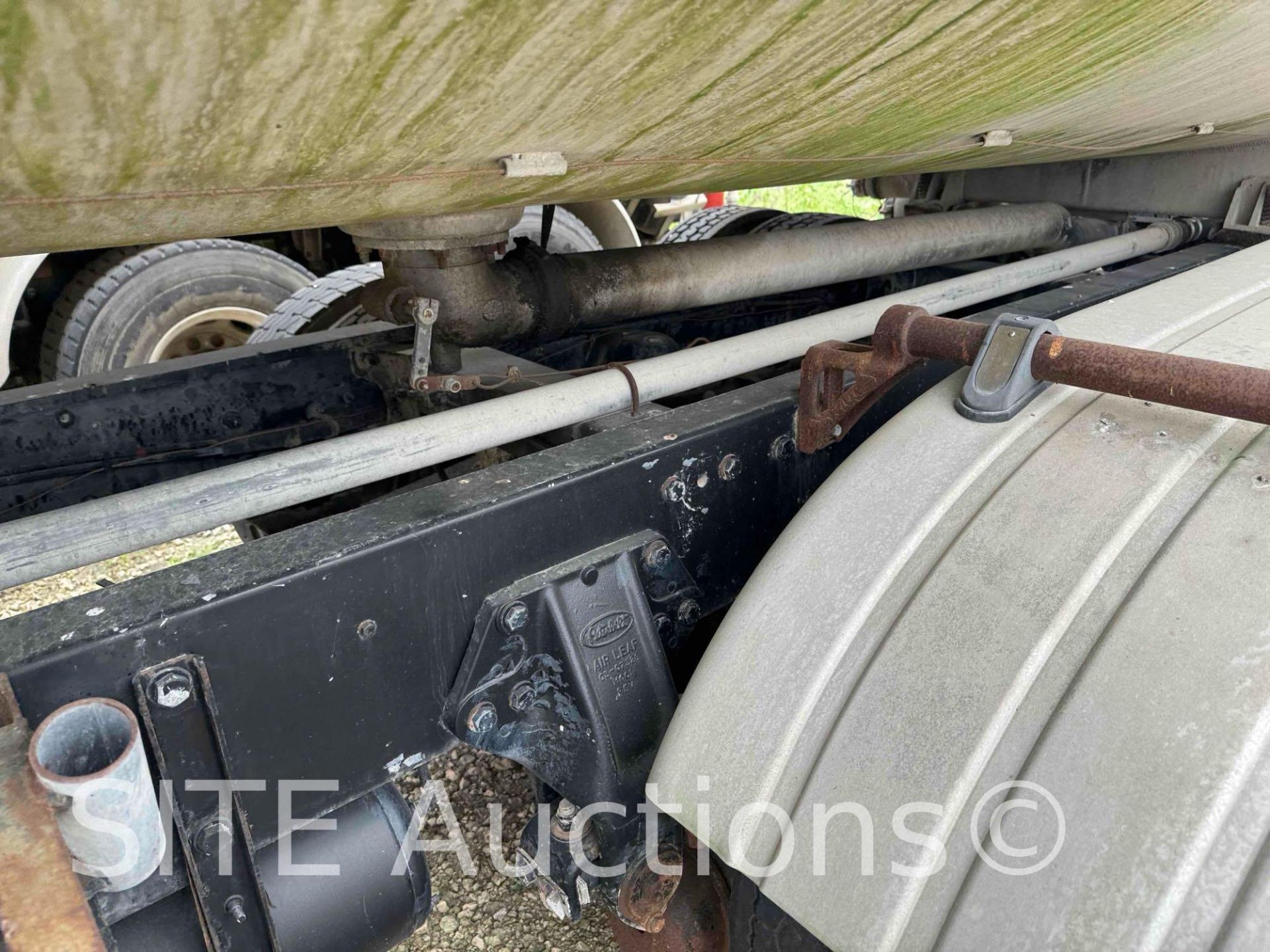1998 Peterbilt 377 T/A Fuel Truck - Image 36 of 52