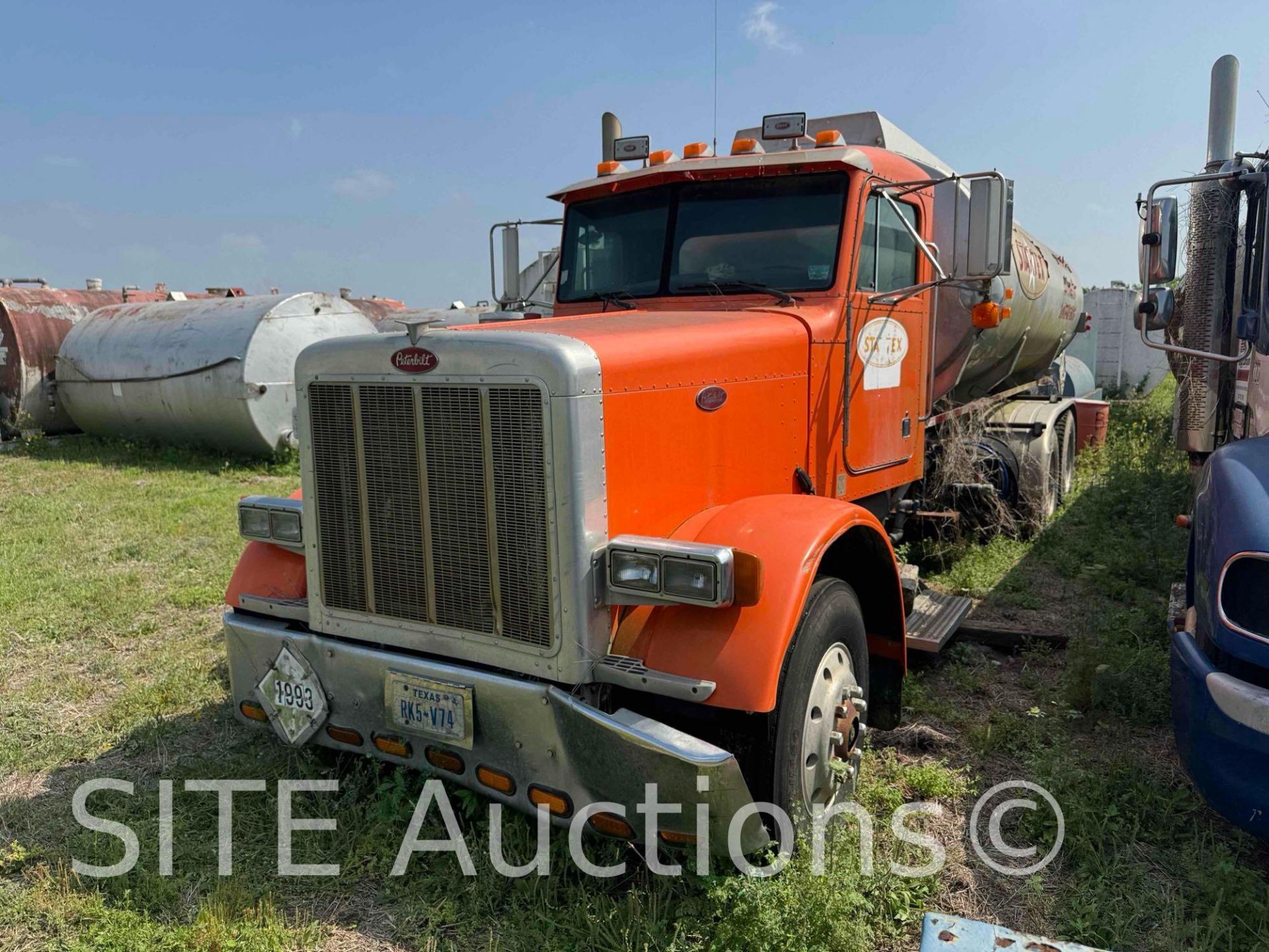 2002 Peterbilt 379 T/A Fuel Truck - Image 3 of 30