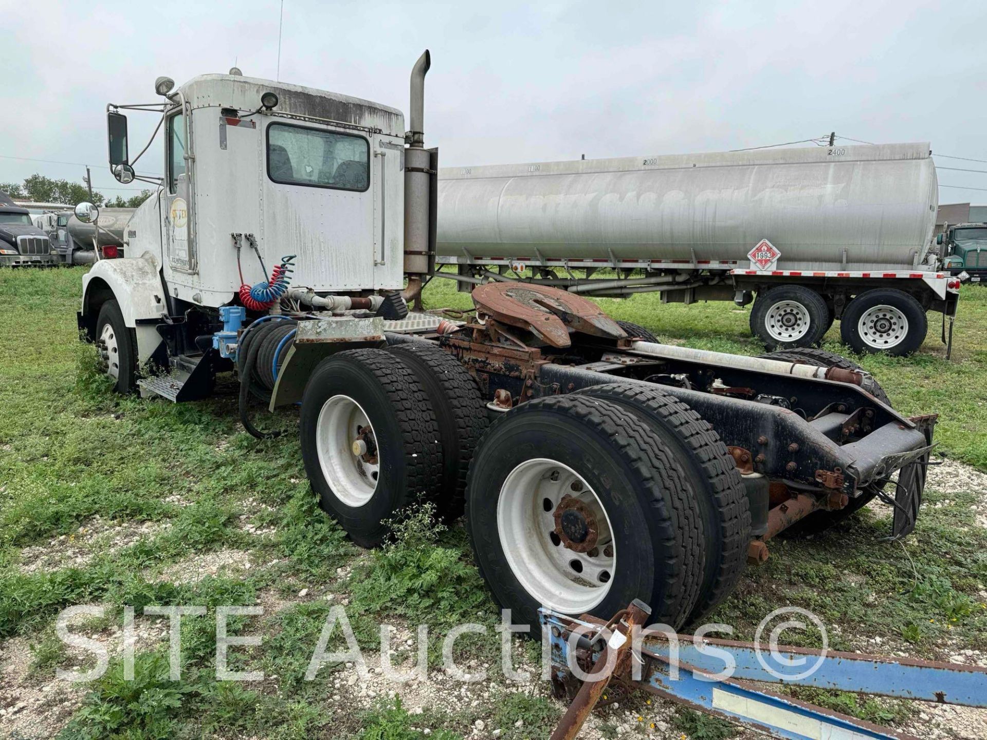 1997 Kenworth T800 T/A Daycab Truck Tractor - Image 7 of 32