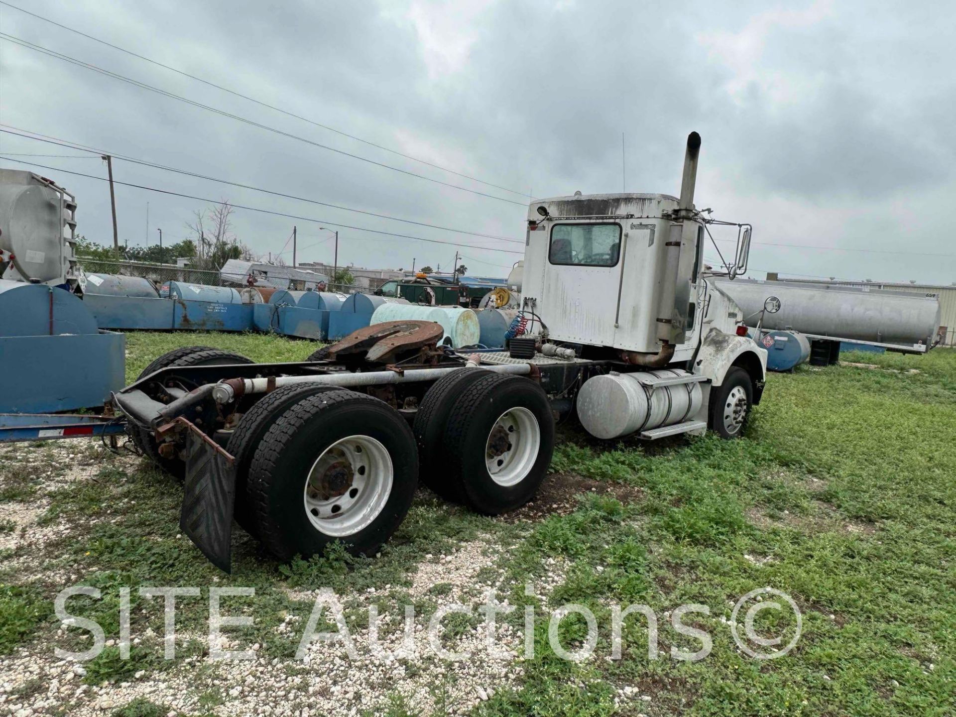 1997 Kenworth T800 T/A Daycab Truck Tractor - Image 5 of 32